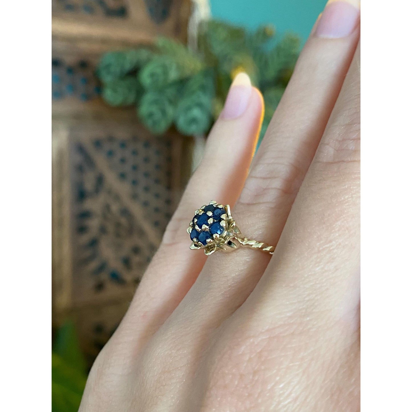 Vintage Solid 14k Yellow Gold Sapphire Flower Ring - Size 5.25