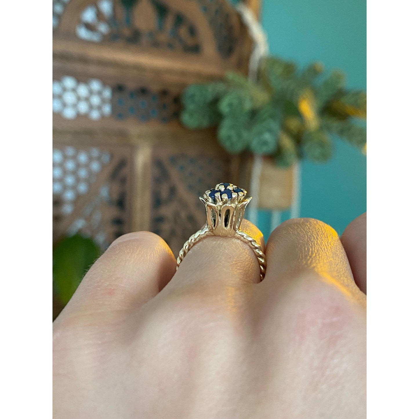 Vintage Solid 14k Yellow Gold Sapphire Flower Ring - Size 5.25