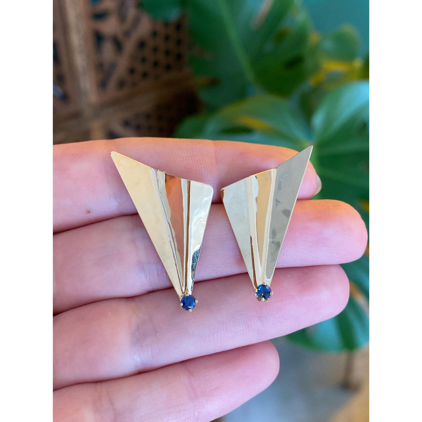 Vintage Solid 14k Yellow Gold Sapphire Folded Fan Stud Earrings