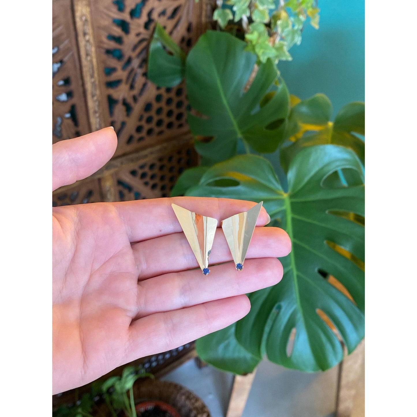 Vintage Solid 14k Yellow Gold Sapphire Folded Fan Stud Earrings