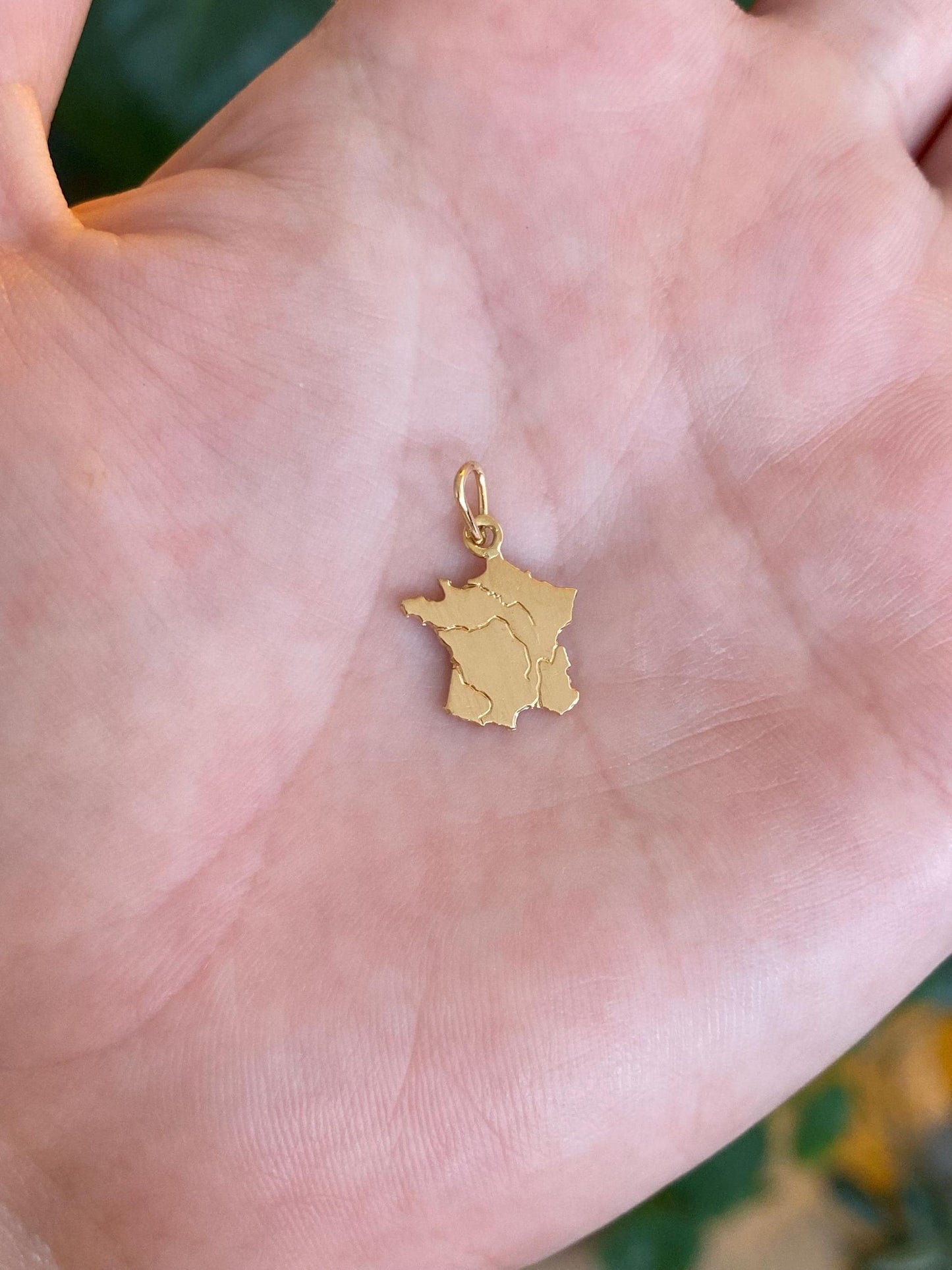 Vintage Solid 18k Yellow Gold Country Charm