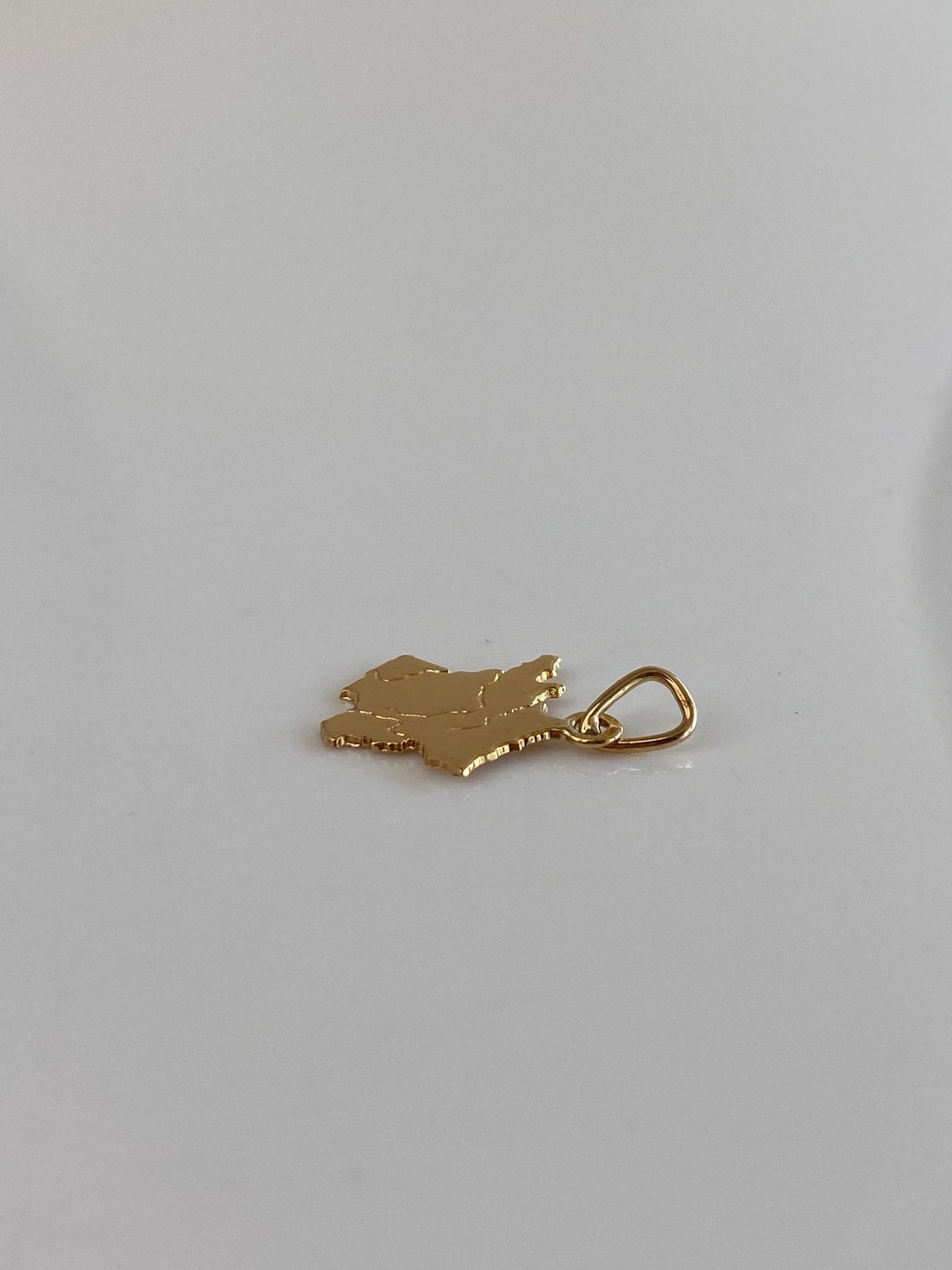 Vintage Solid 18k Yellow Gold Country Charm