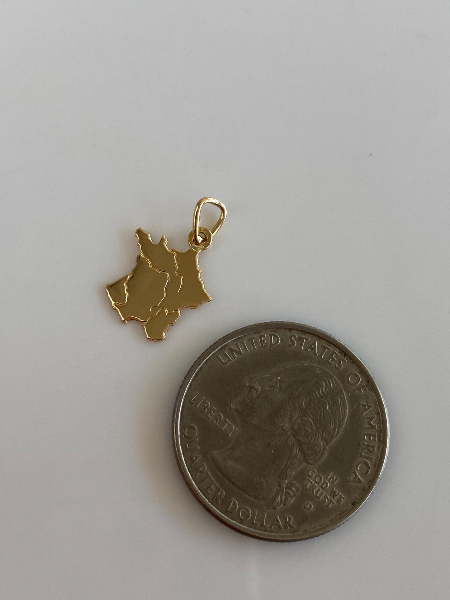 Vintage Solid 18k Yellow Gold Country Charm