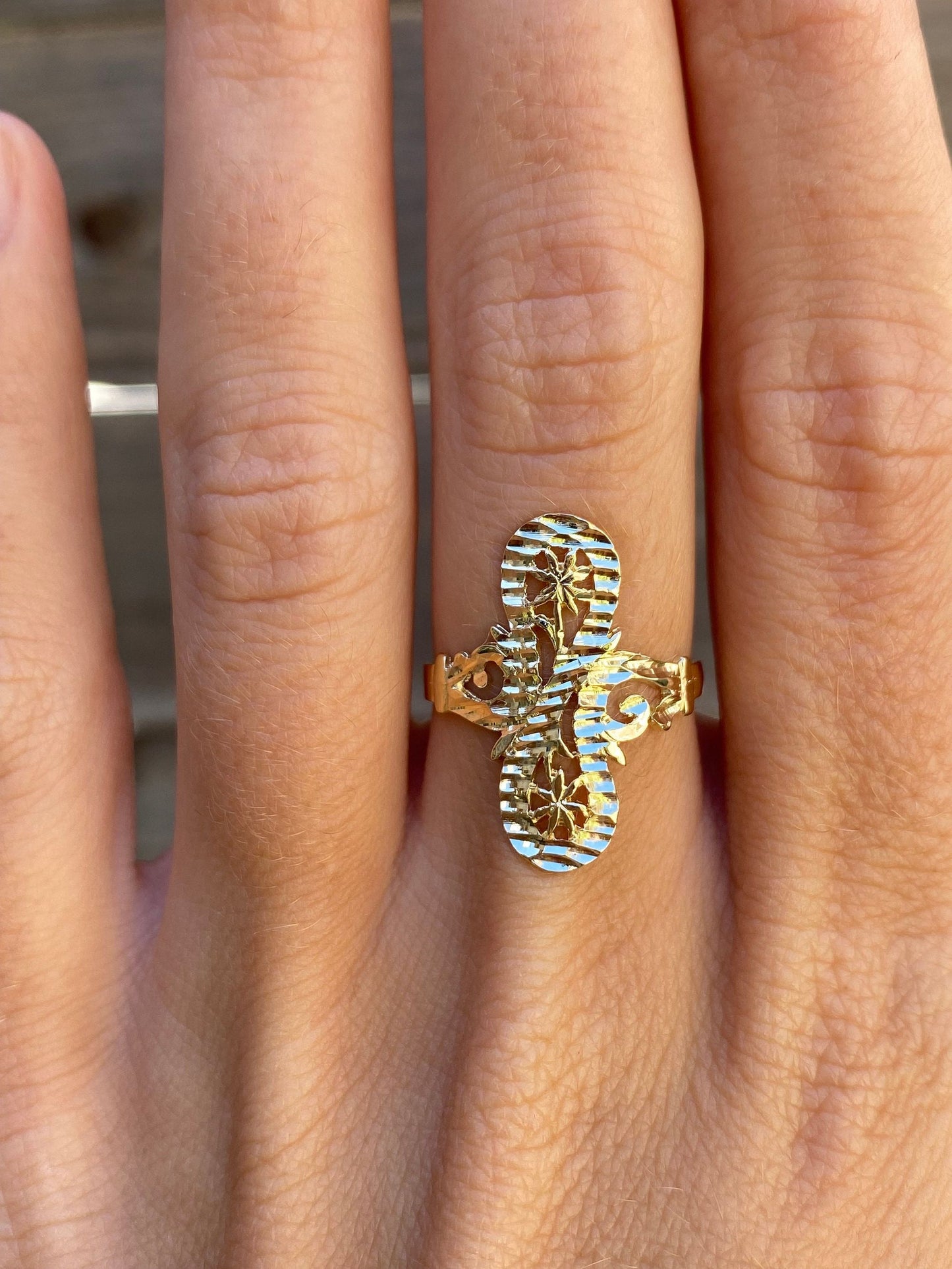 Vintage Solid 14k Yellow Gold Diamond Cut Ring - Size 6.25