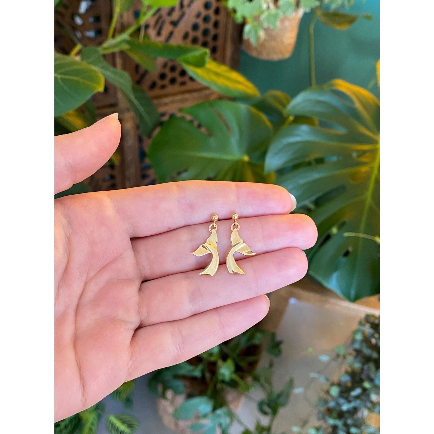 Vintage Solid 14k Yellow Gold Whale Tail Drop Earrings