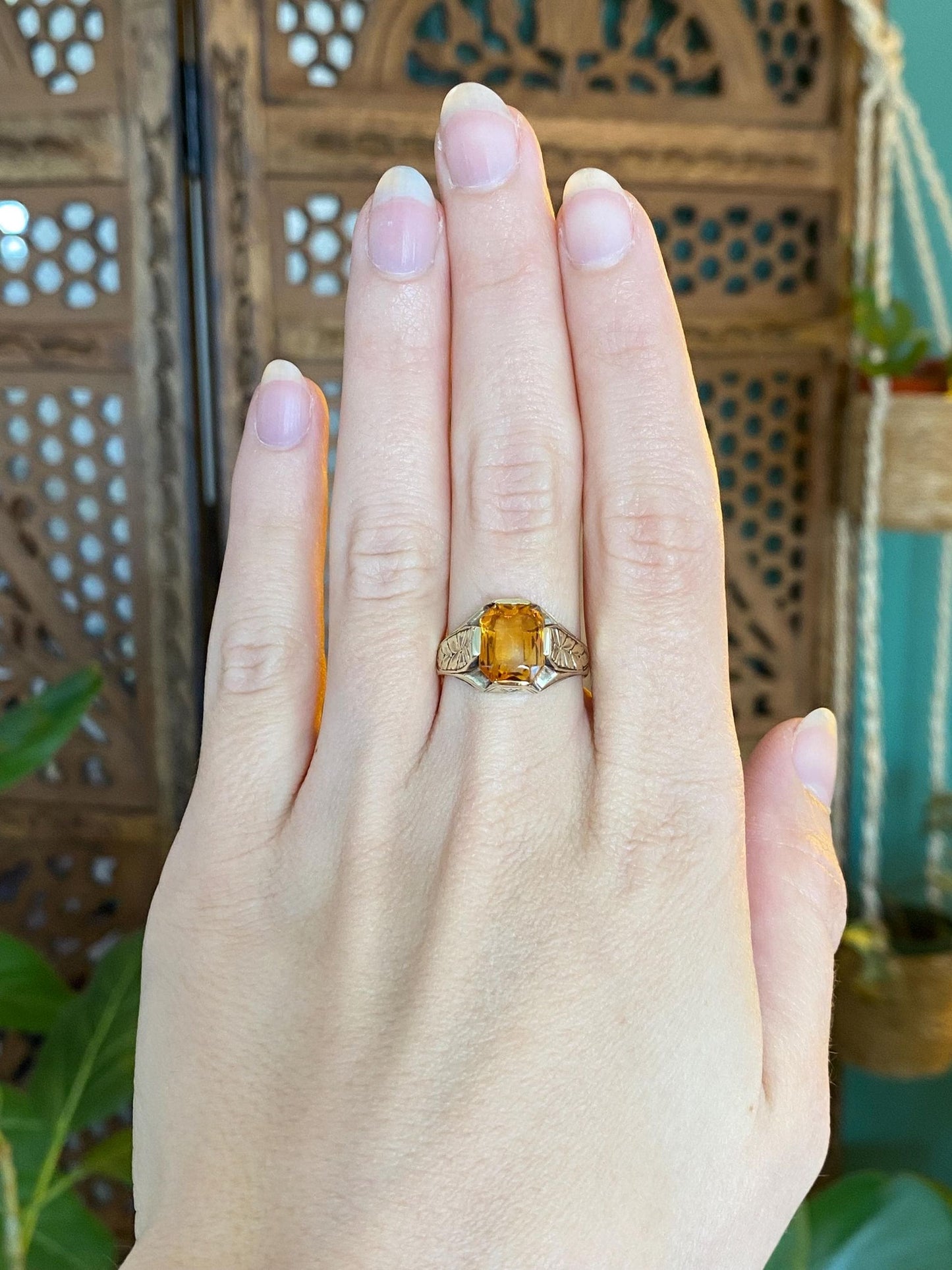 Vintage Solid 14k Yellow Gold Citrine Design Ring - Size 7.25