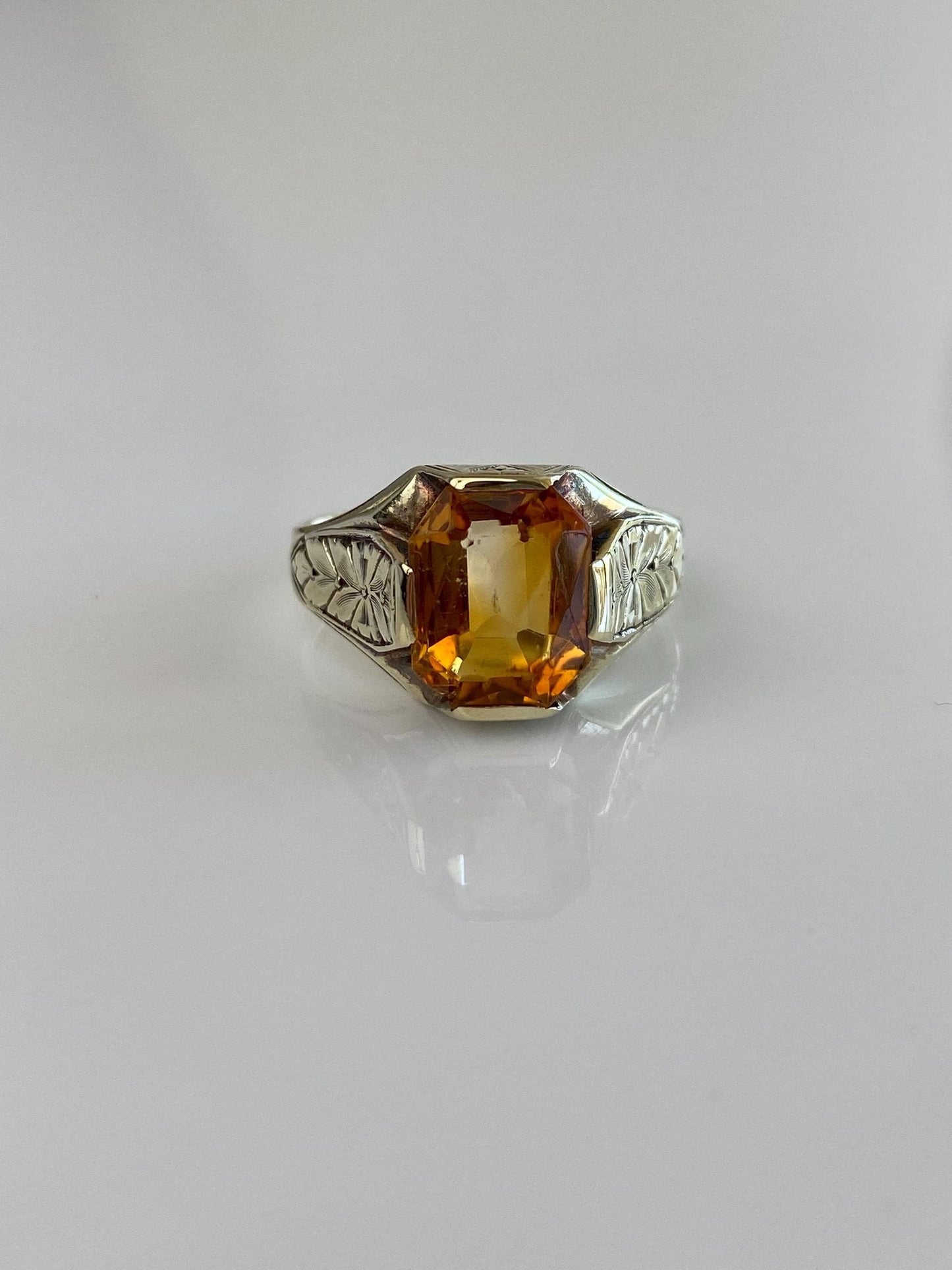 Vintage Solid 14k Yellow Gold Citrine Design Ring - Size 7.25