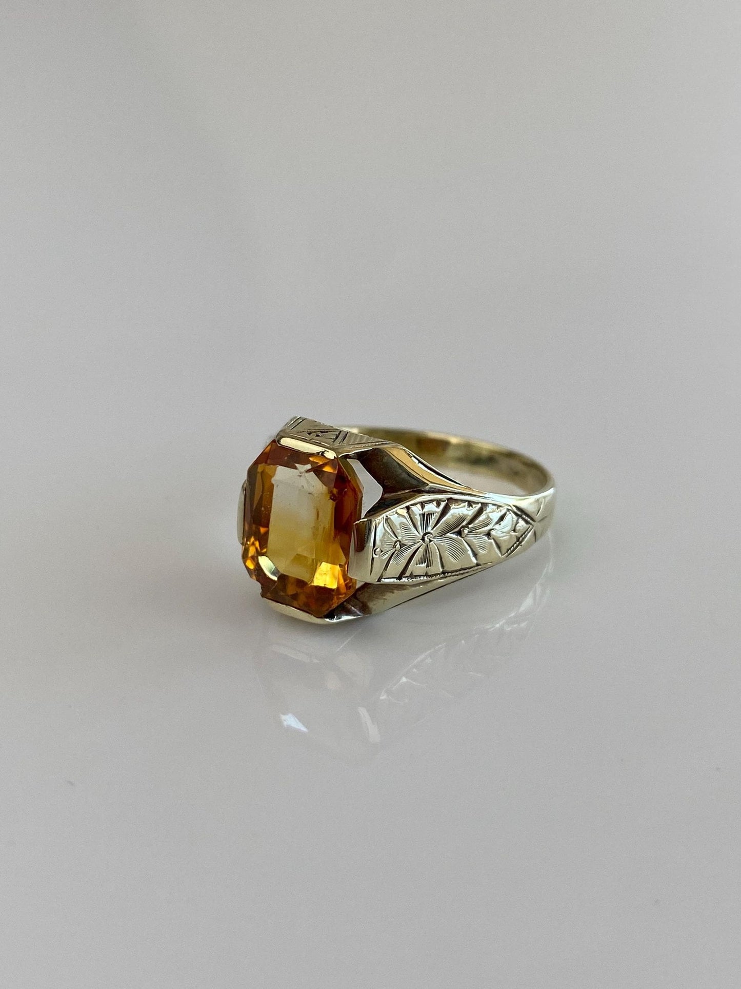 Vintage Solid 14k Yellow Gold Citrine Design Ring - Size 7.25