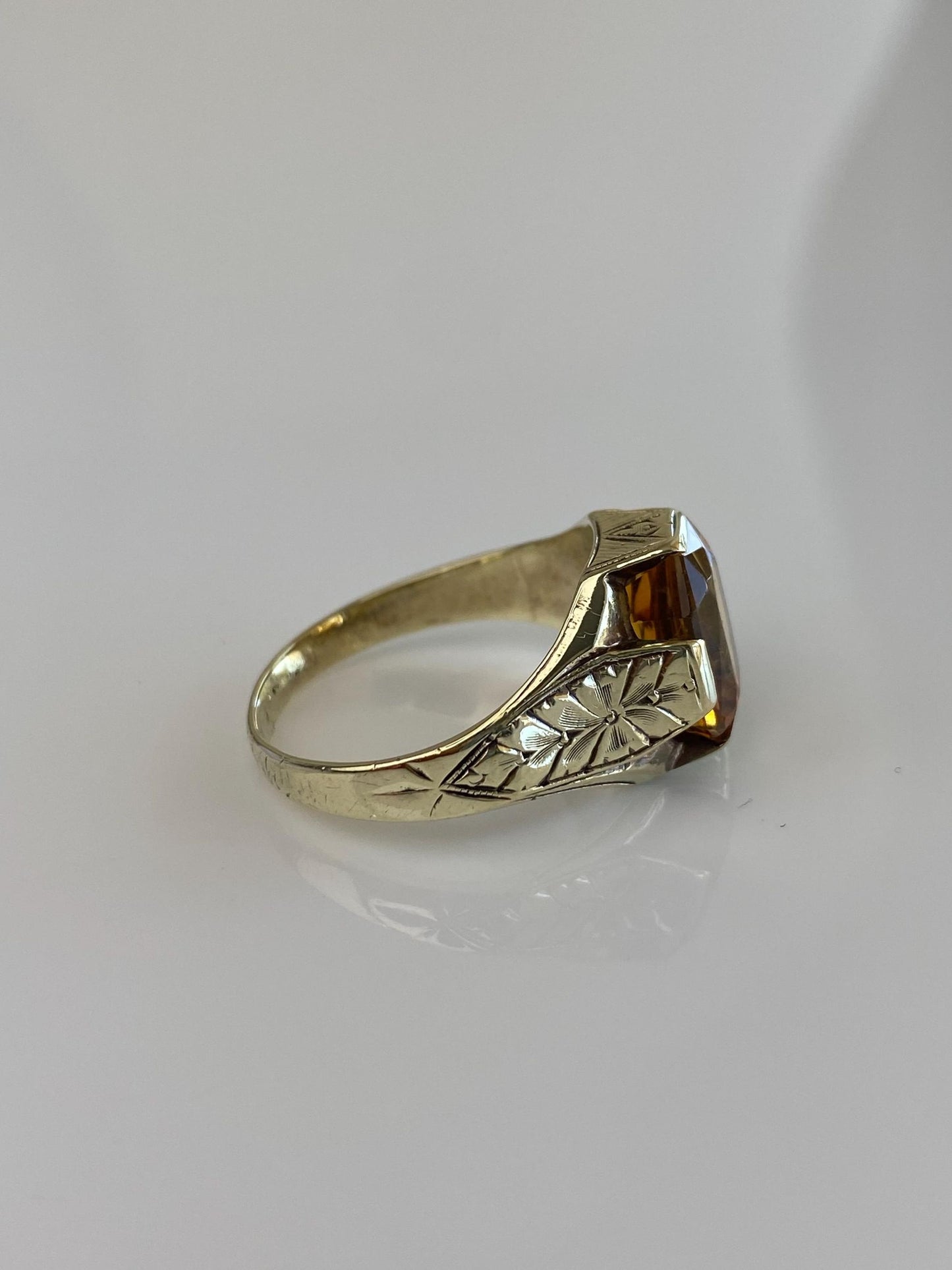 Vintage Solid 14k Yellow Gold Citrine Design Ring - Size 7.25