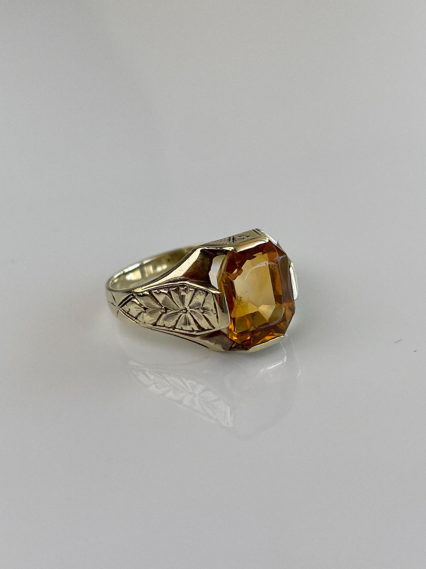 Vintage Solid 14k Yellow Gold Citrine Design Ring - Size 7.25