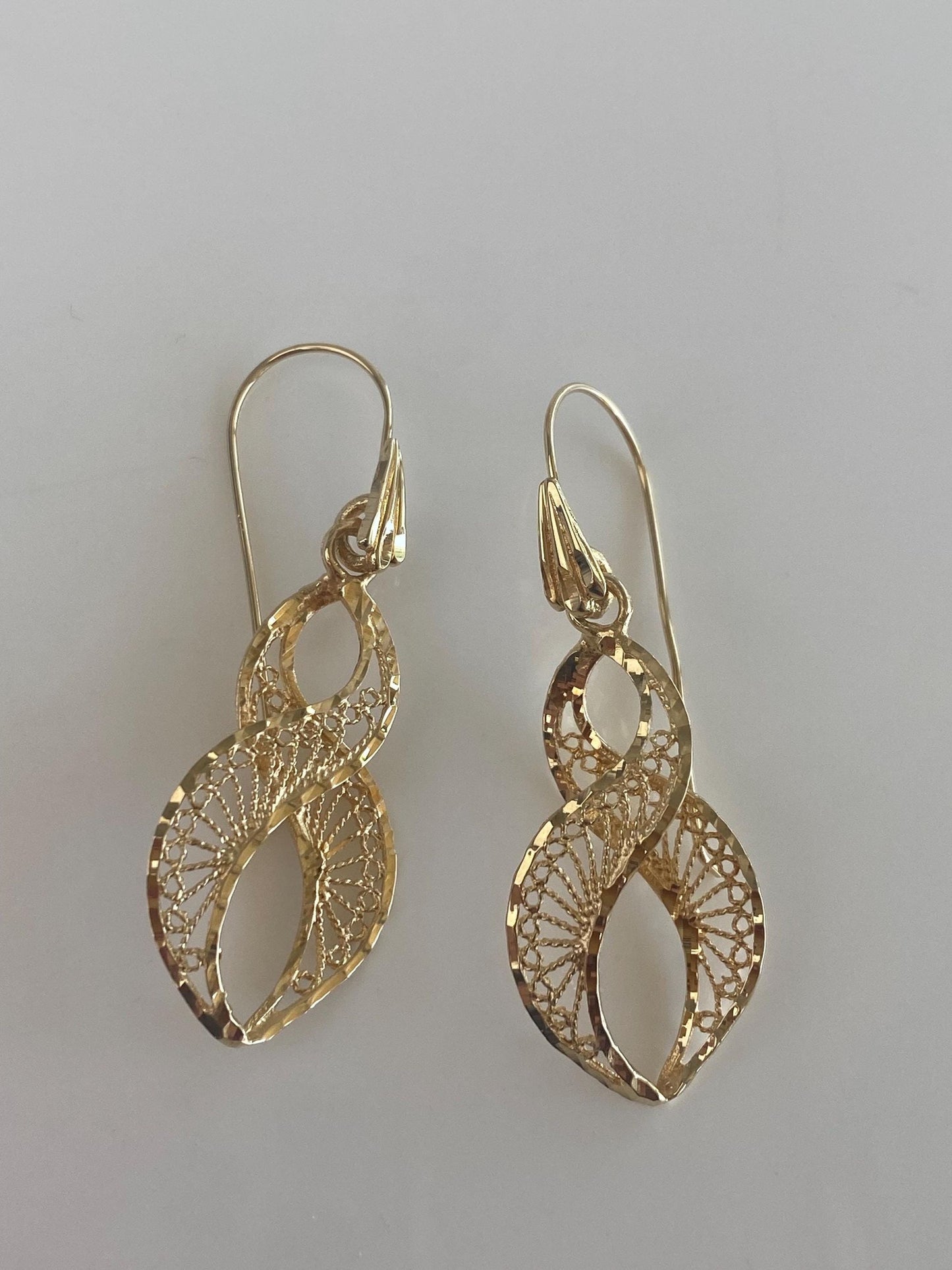 Vintage Solid 14k Yellow Gold Diamond Cut Filigree Spiral Dangle Earrings