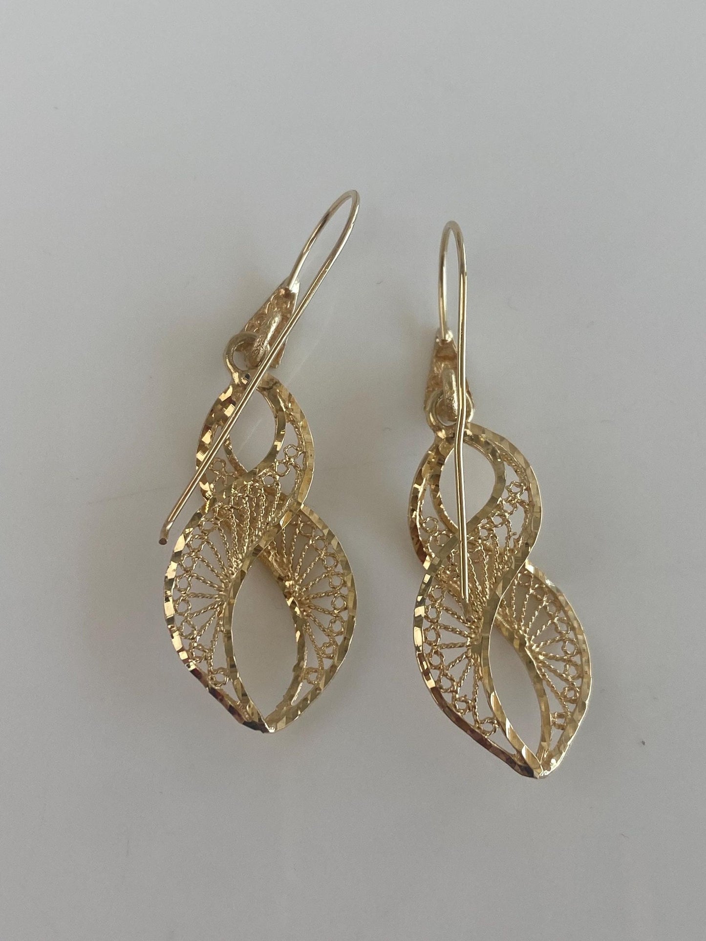 Vintage Solid 14k Yellow Gold Diamond Cut Filigree Spiral Dangle Earrings