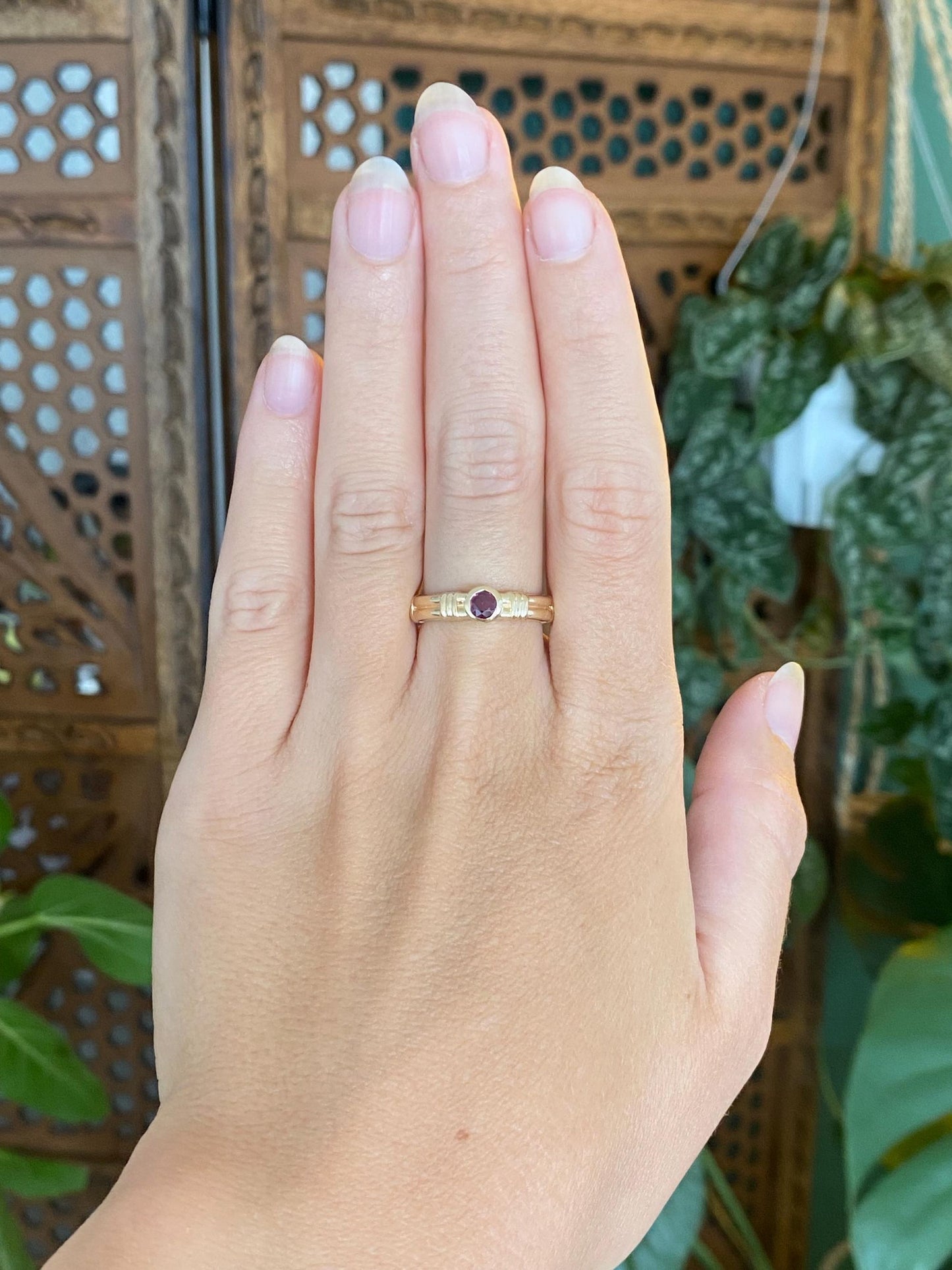 Vintage Solid 14k Yellow Gold Ruby Designed Ring - Size 7.25