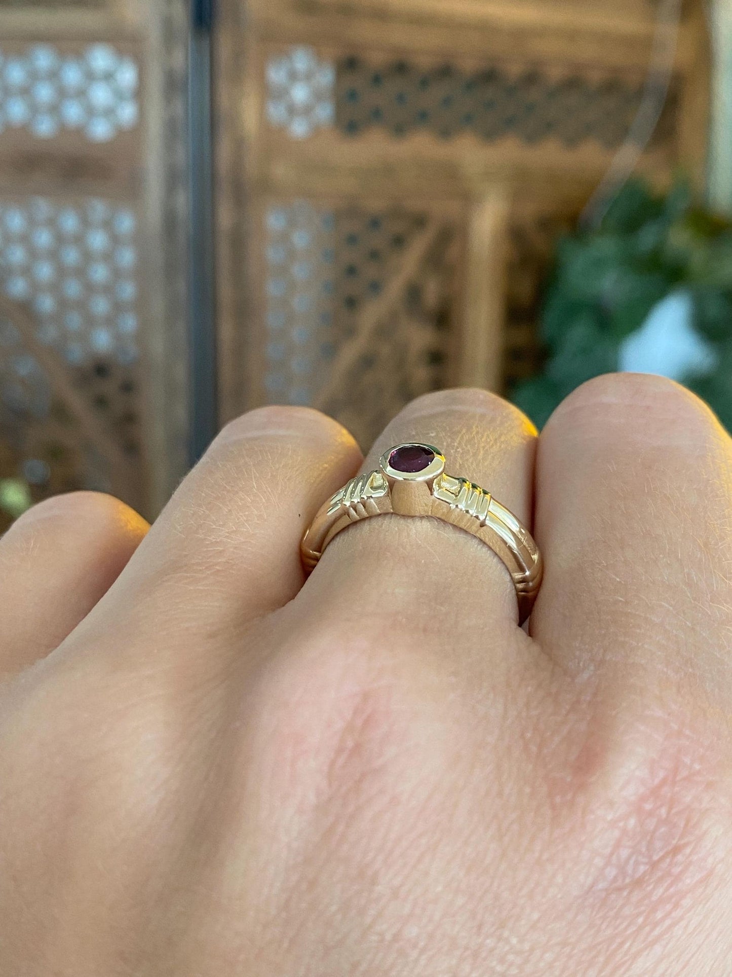 Vintage Solid 14k Yellow Gold Ruby Designed Ring - Size 7.25