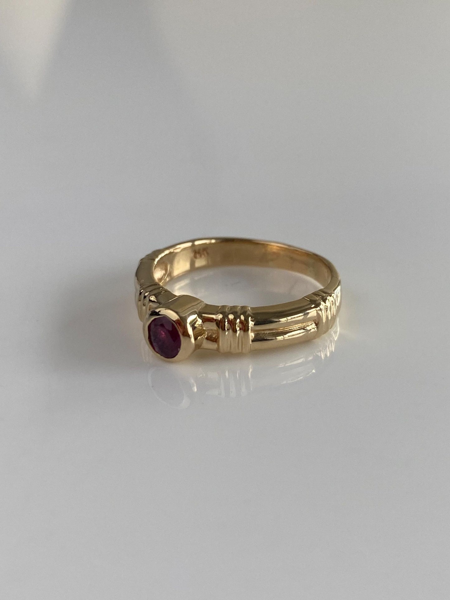 Vintage Solid 14k Yellow Gold Ruby Designed Ring - Size 7.25