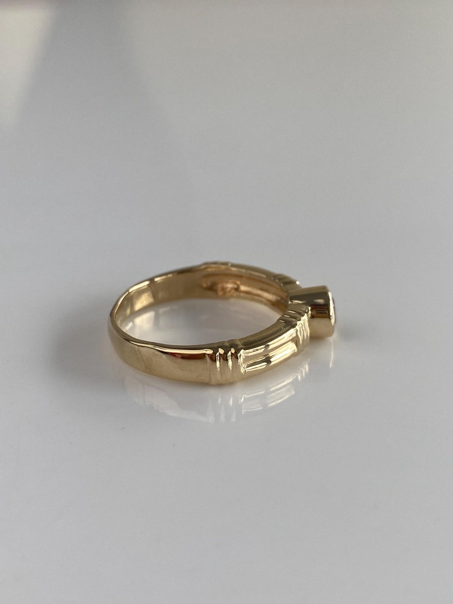 Vintage Solid 14k Yellow Gold Ruby Designed Ring - Size 7.25