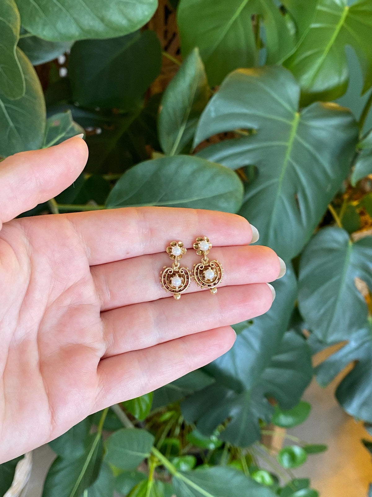 Vintage Solid 14k Yellow Gold Ornate Pearls Dangle Stud Earrings