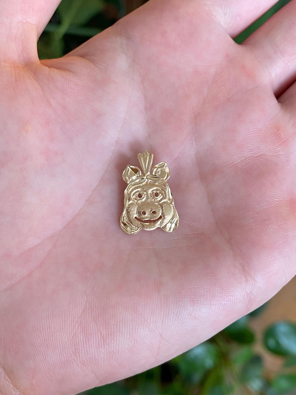 Vintage Solid 14k Yellow Gold Diamond Cut Piggy Face Charm