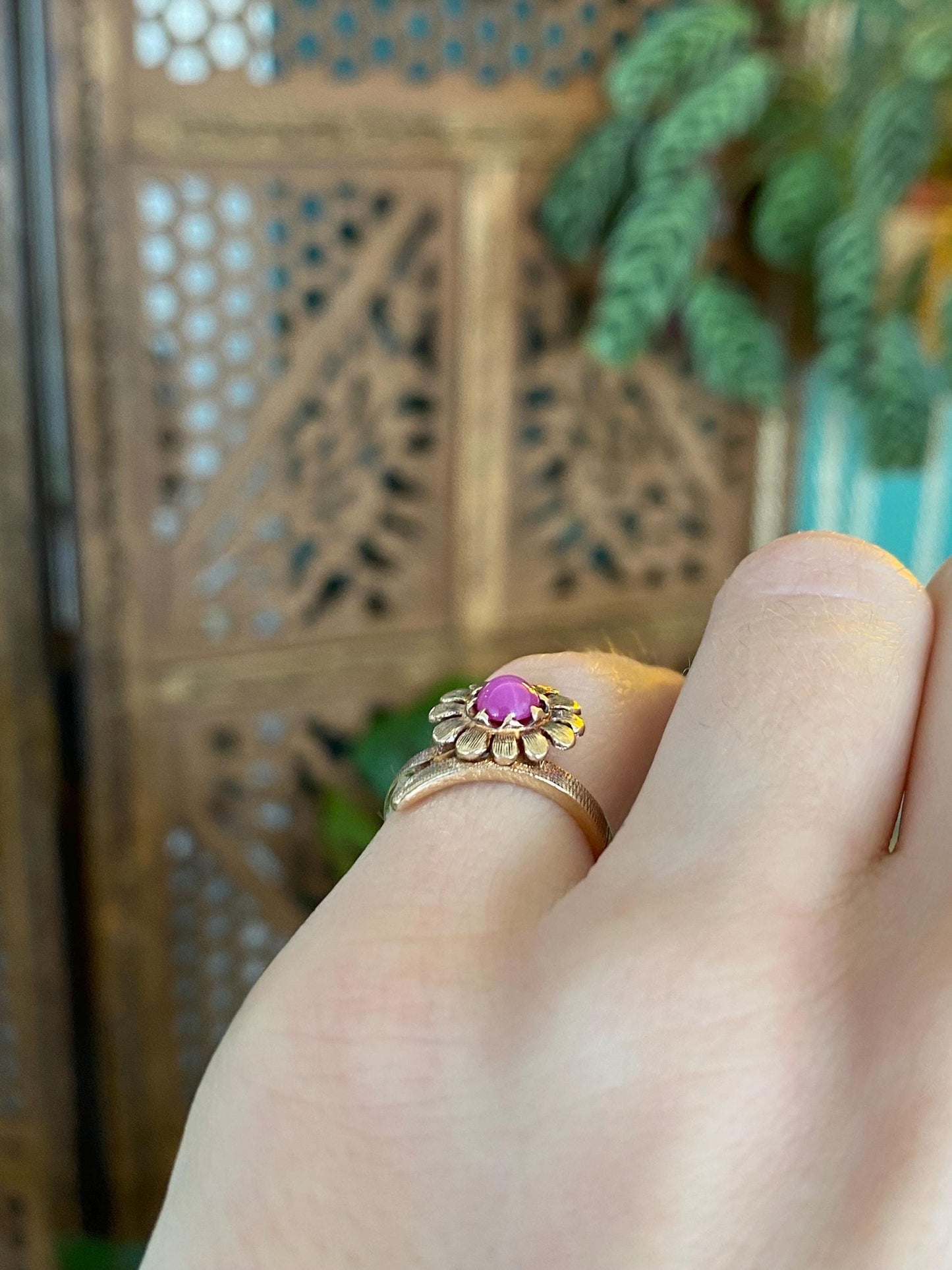 Vintage Solid 10k Yellow Gold Pink Star Sapphire Flower Ring - Size 3.75