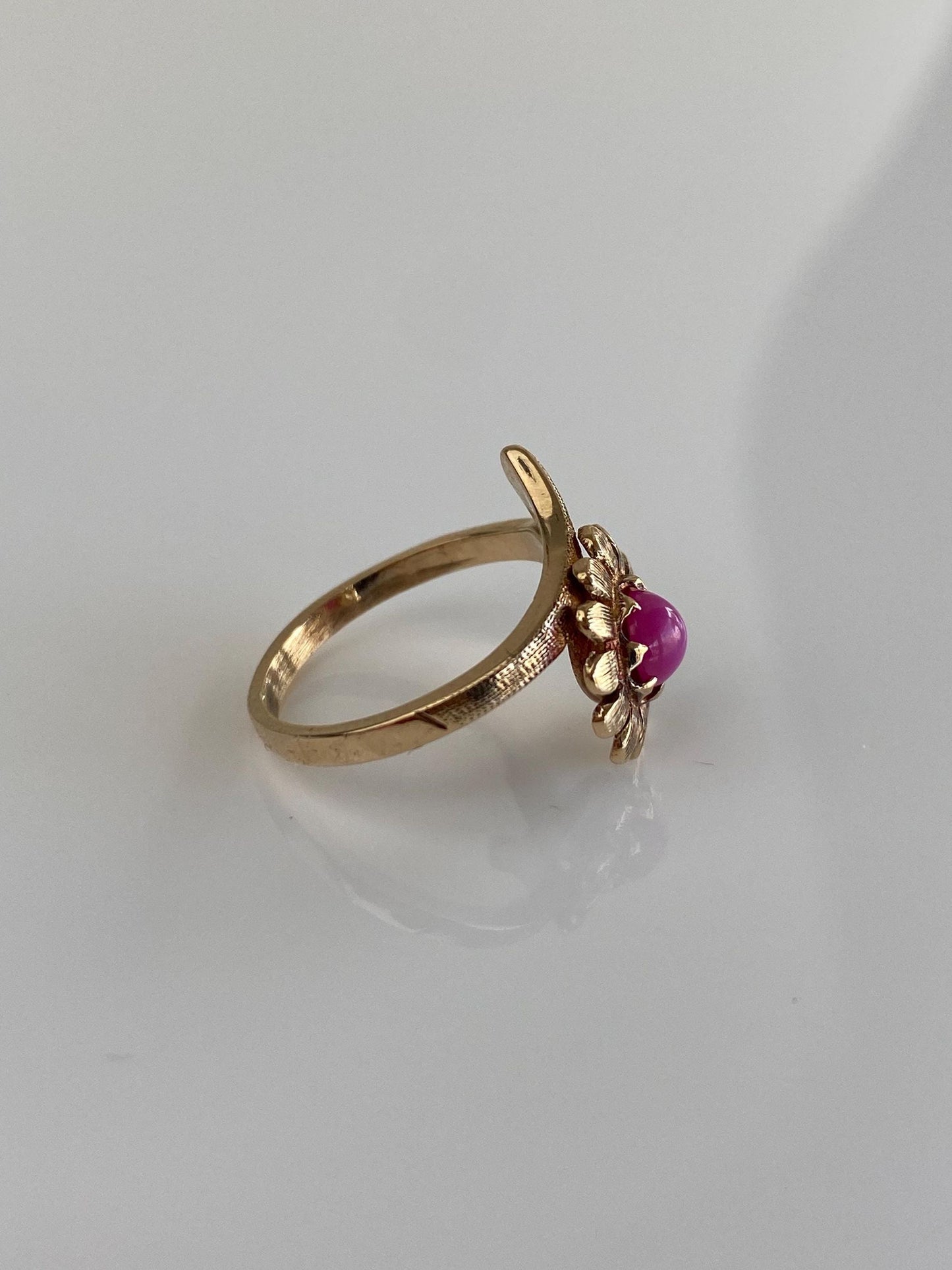 Vintage Solid 10k Yellow Gold Pink Star Sapphire Flower Ring - Size 3.75