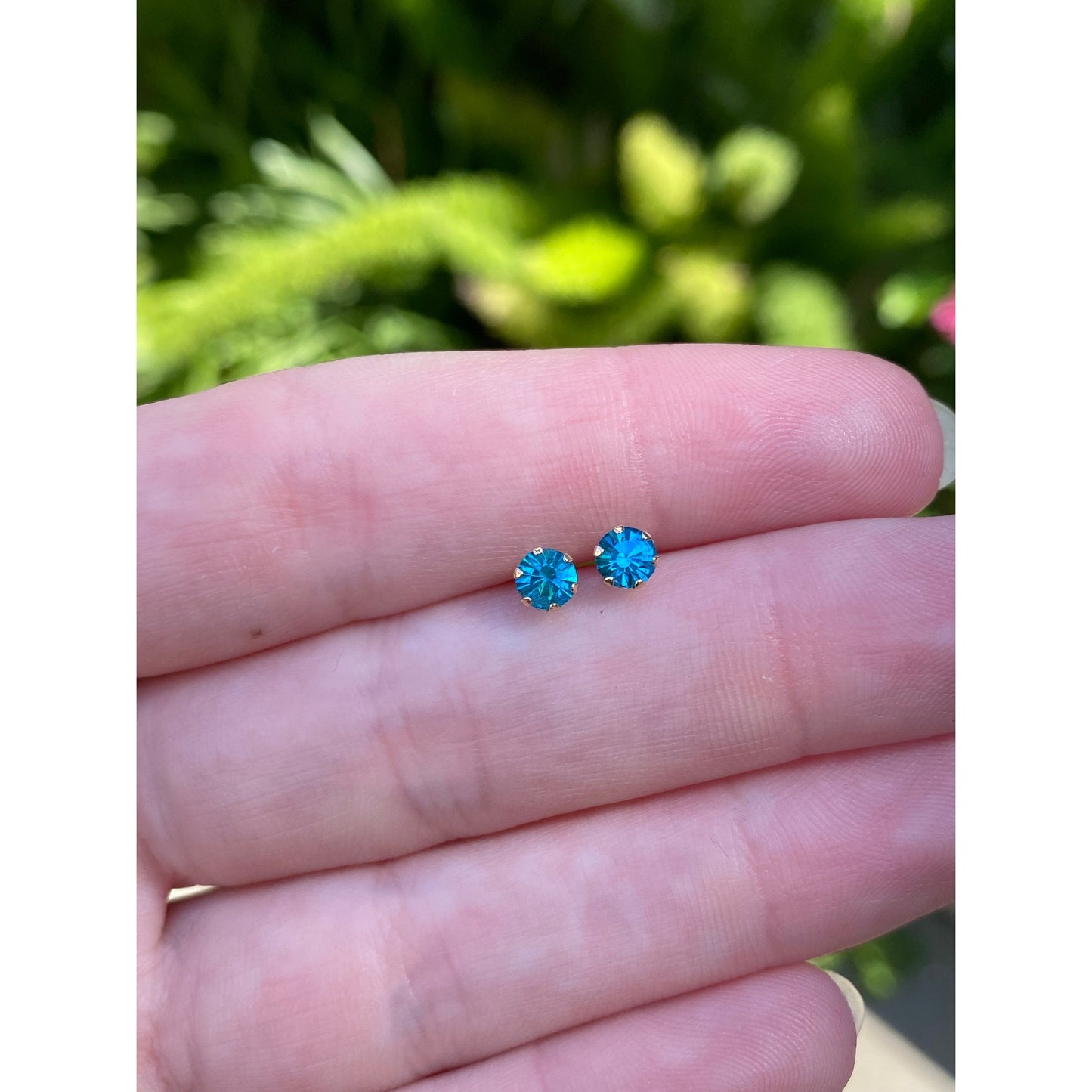 Solid 14k Yellow Gold Green Cubic Zirconia Stud Earrings