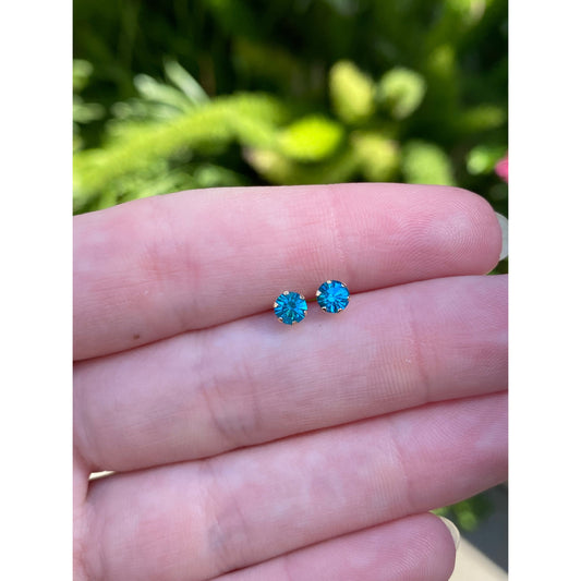 Solid 14k Yellow Gold Green Cubic Zirconia Stud Earrings