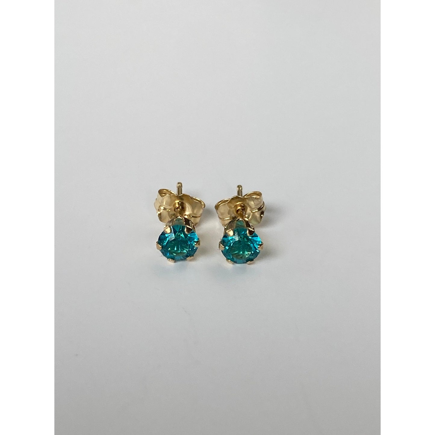Solid 14k Yellow Gold Green Cubic Zirconia Stud Earrings
