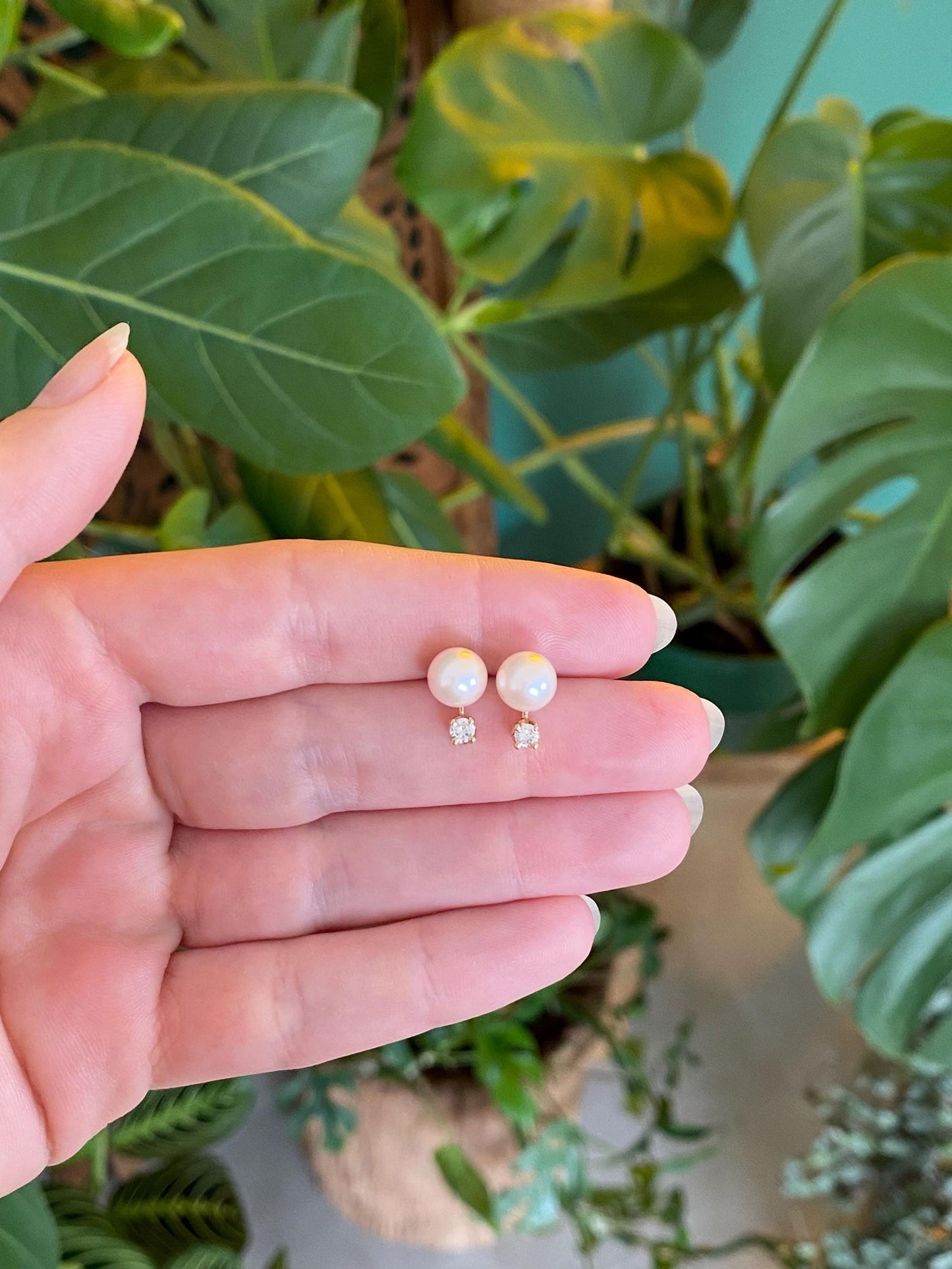 Vintage Solid 14k Yellow Gold Diamond Pearl Stud Earrings