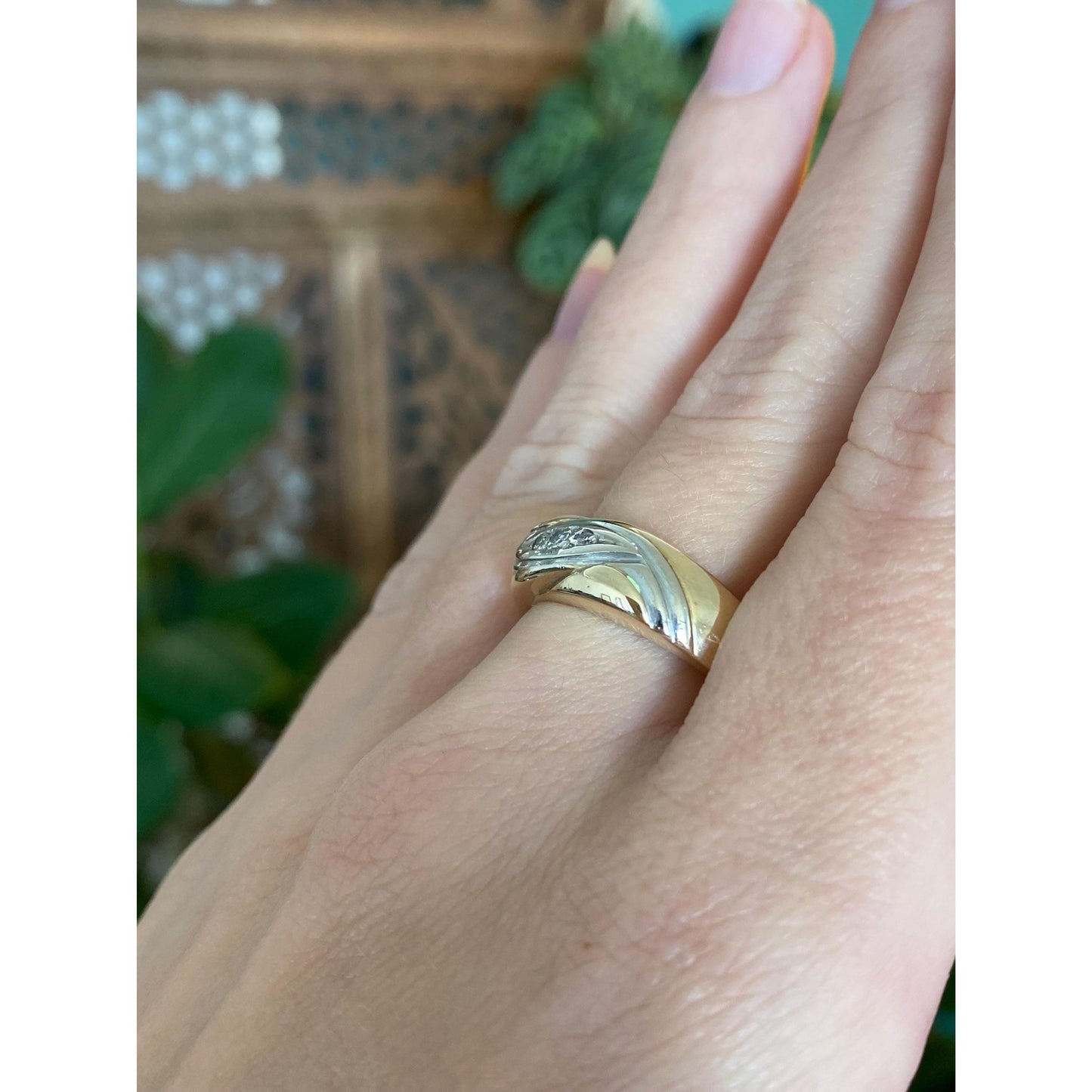 Vintage Solid 14k Yellow & White Gold Diamond Ring Band - Size 9.5