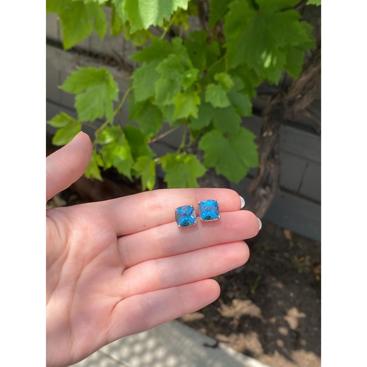 Vintage Solid 14k Yellow Gold Topaz Stud Earrings