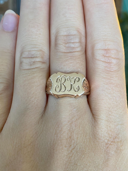 Vintage Solid 10k Rosey Gold Monogram 'BK' Designed Signet Ring - Size 9