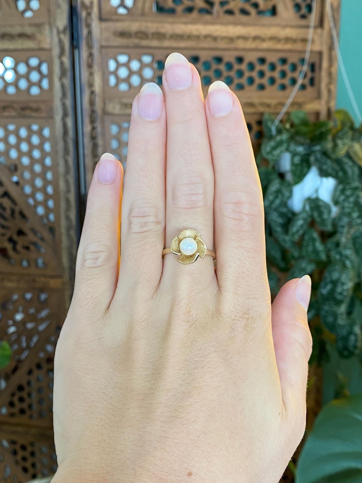 Vintage Solid 14k Yellow Gold Pearl Flower Ring - Size 7.25