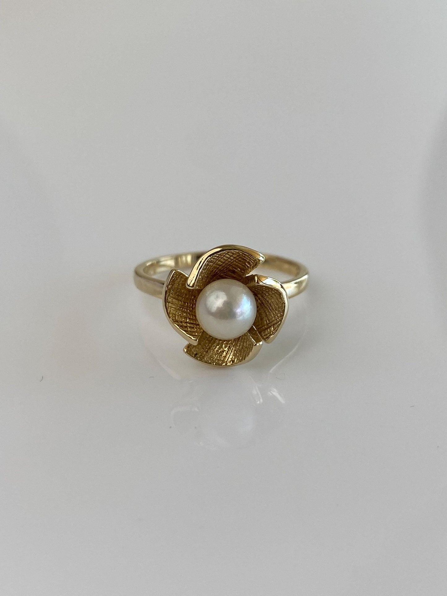 Vintage Solid 14k Yellow Gold Pearl Flower Ring - Size 7.25