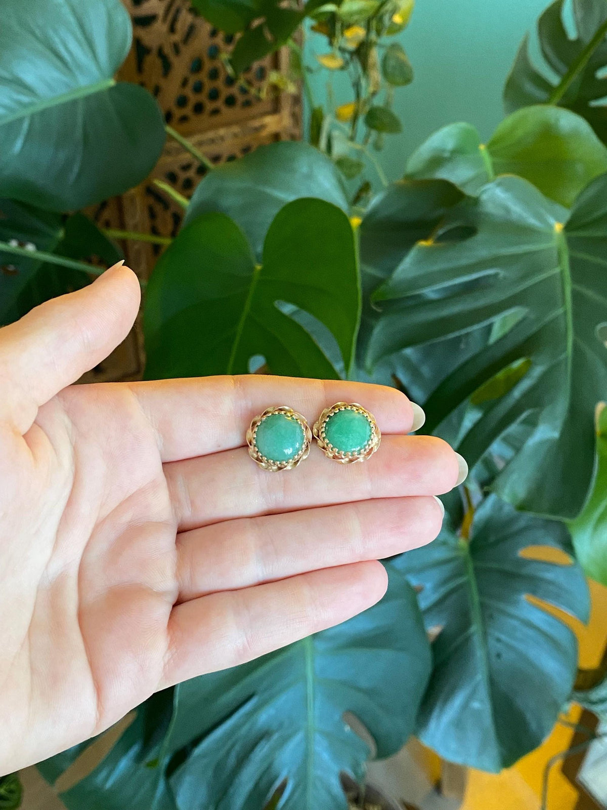 Vintage Solid 14k Yellow Gold Jade Drop Earrings