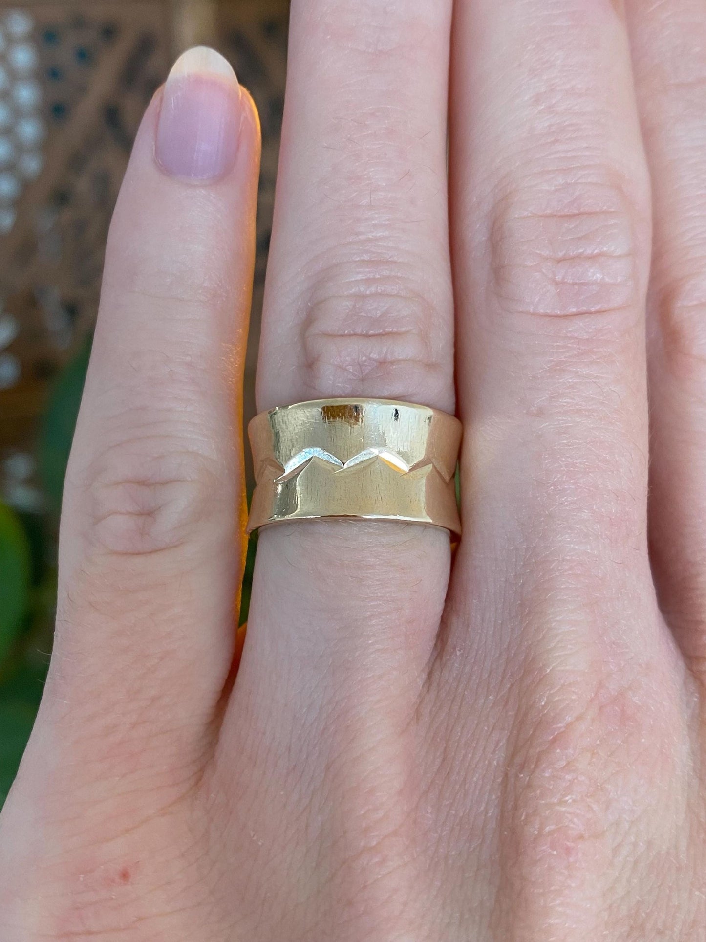 Vintage Solid 14k Yellow Gold Wide Zig Zag Design Ring Band - Size 5
