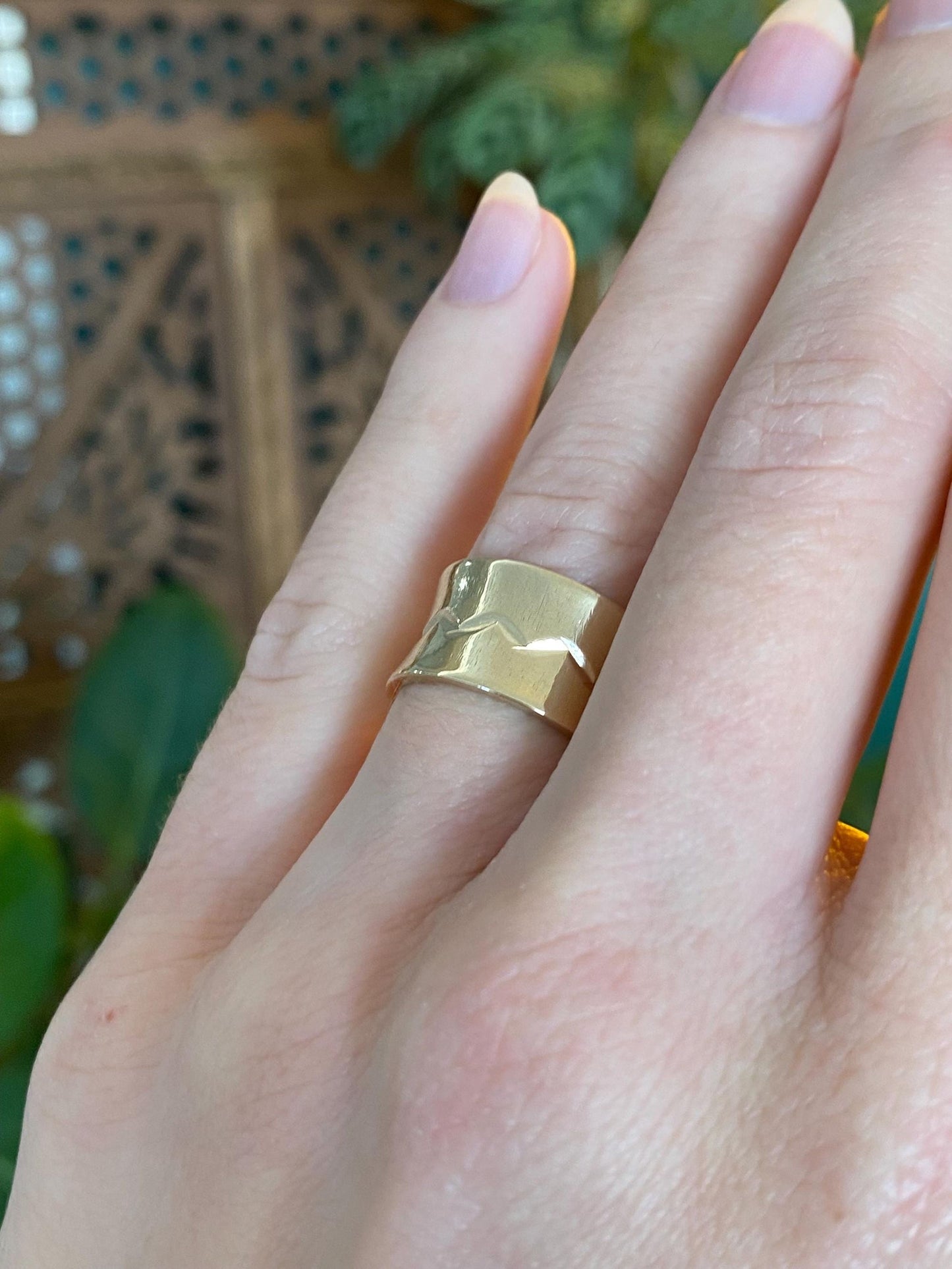 Vintage Solid 14k Yellow Gold Wide Zig Zag Design Ring Band - Size 5