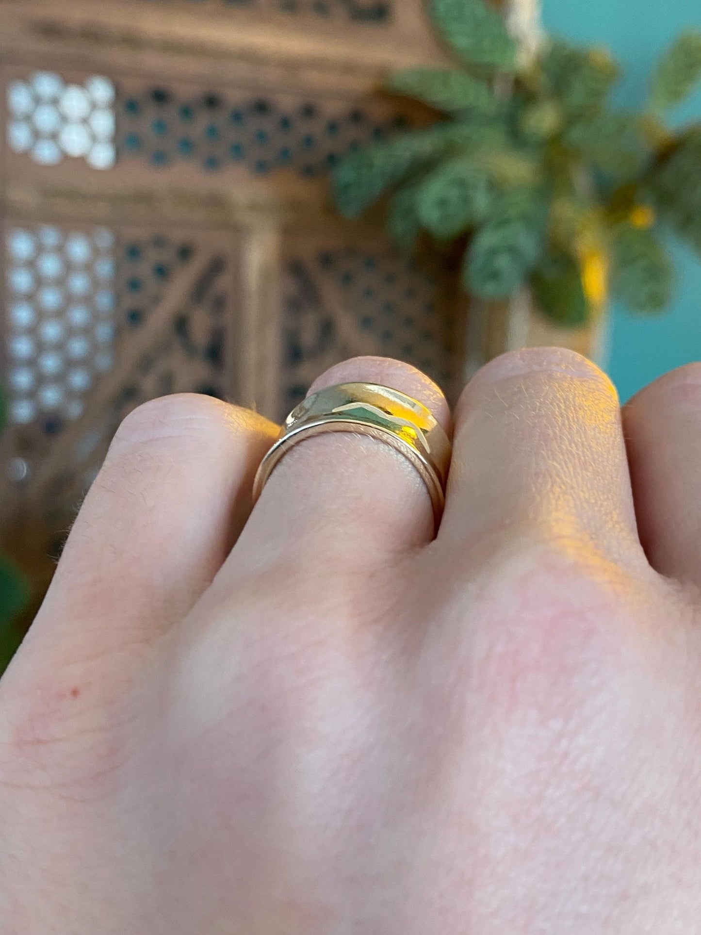 Vintage Solid 14k Yellow Gold Wide Zig Zag Design Ring Band - Size 5