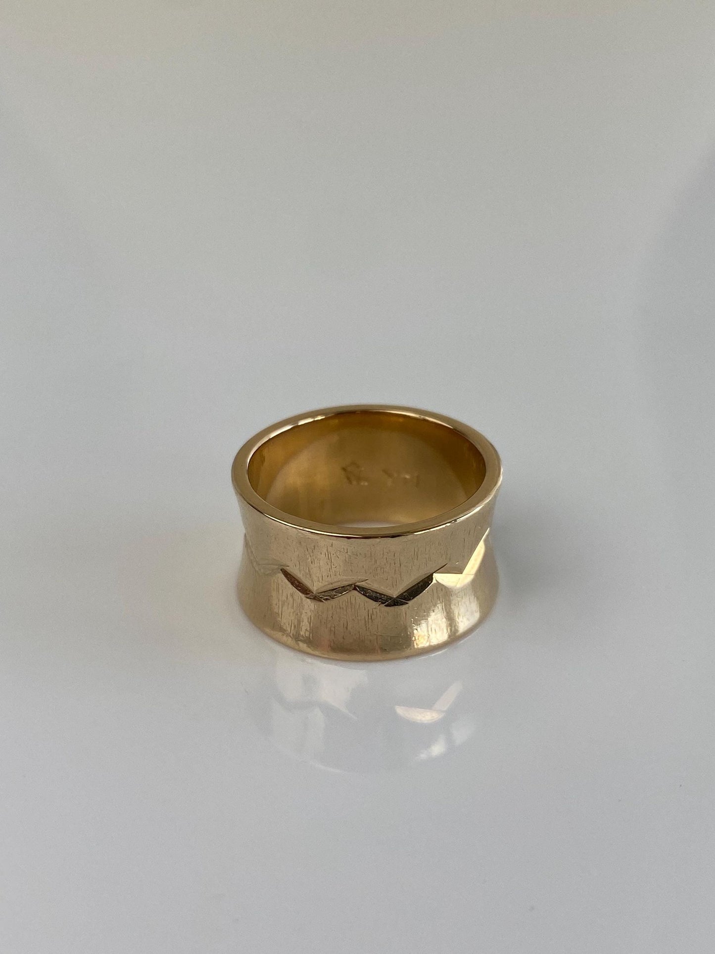 Vintage Solid 14k Yellow Gold Wide Zig Zag Design Ring Band - Size 5