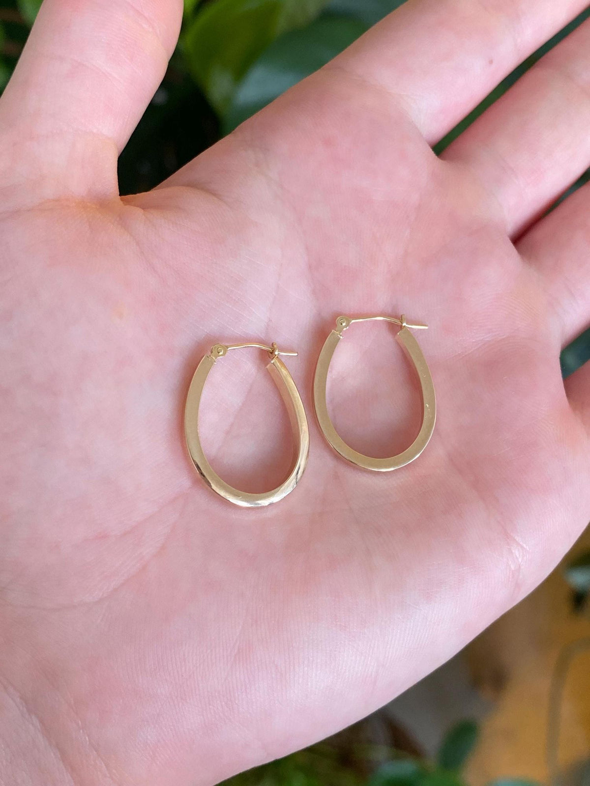 Vintage 14k Yellow Gold Straight Edge Oval Hoop Earrings