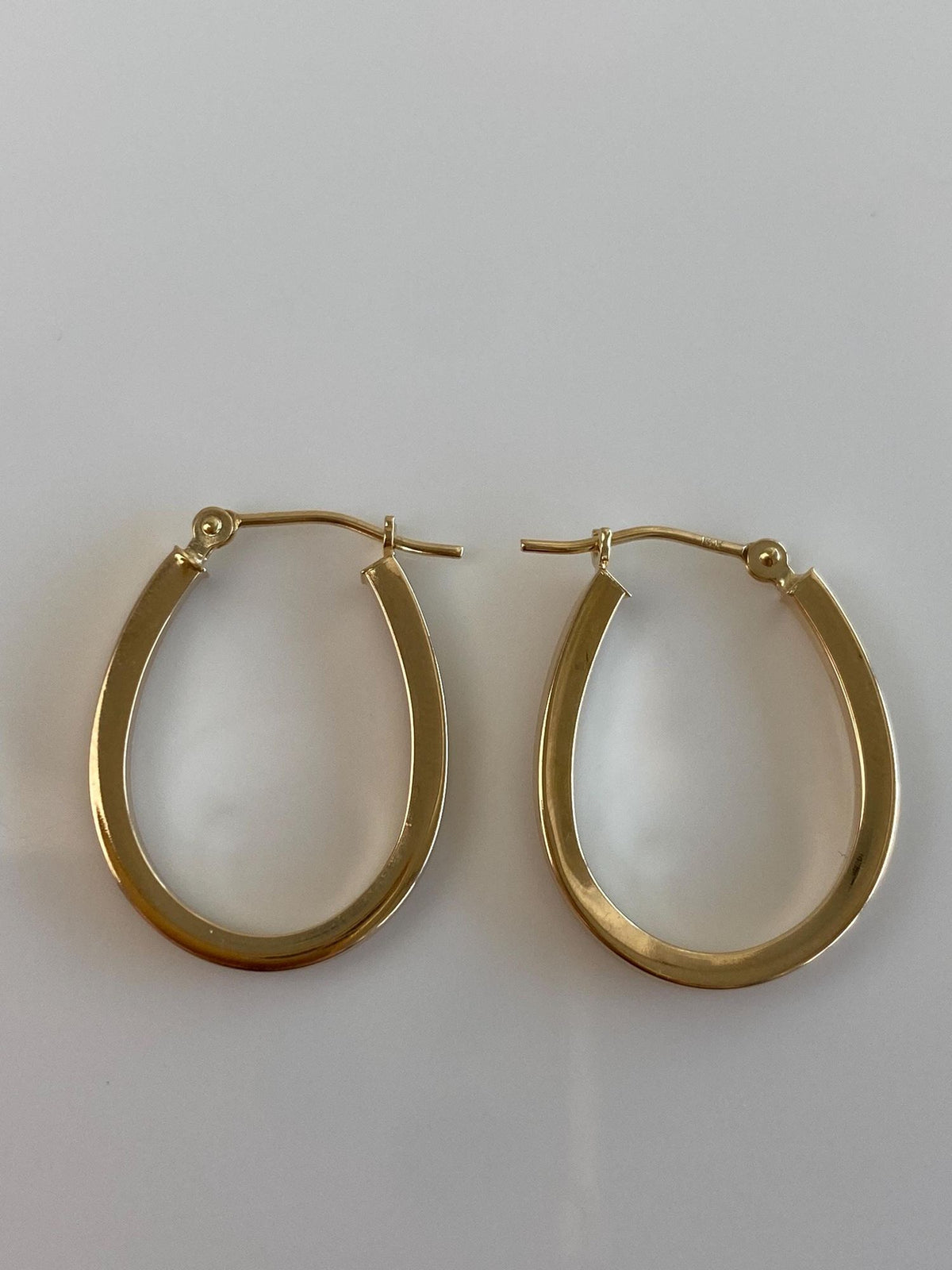Vintage 14k Yellow Gold Straight Edge Oval Hoop Earrings