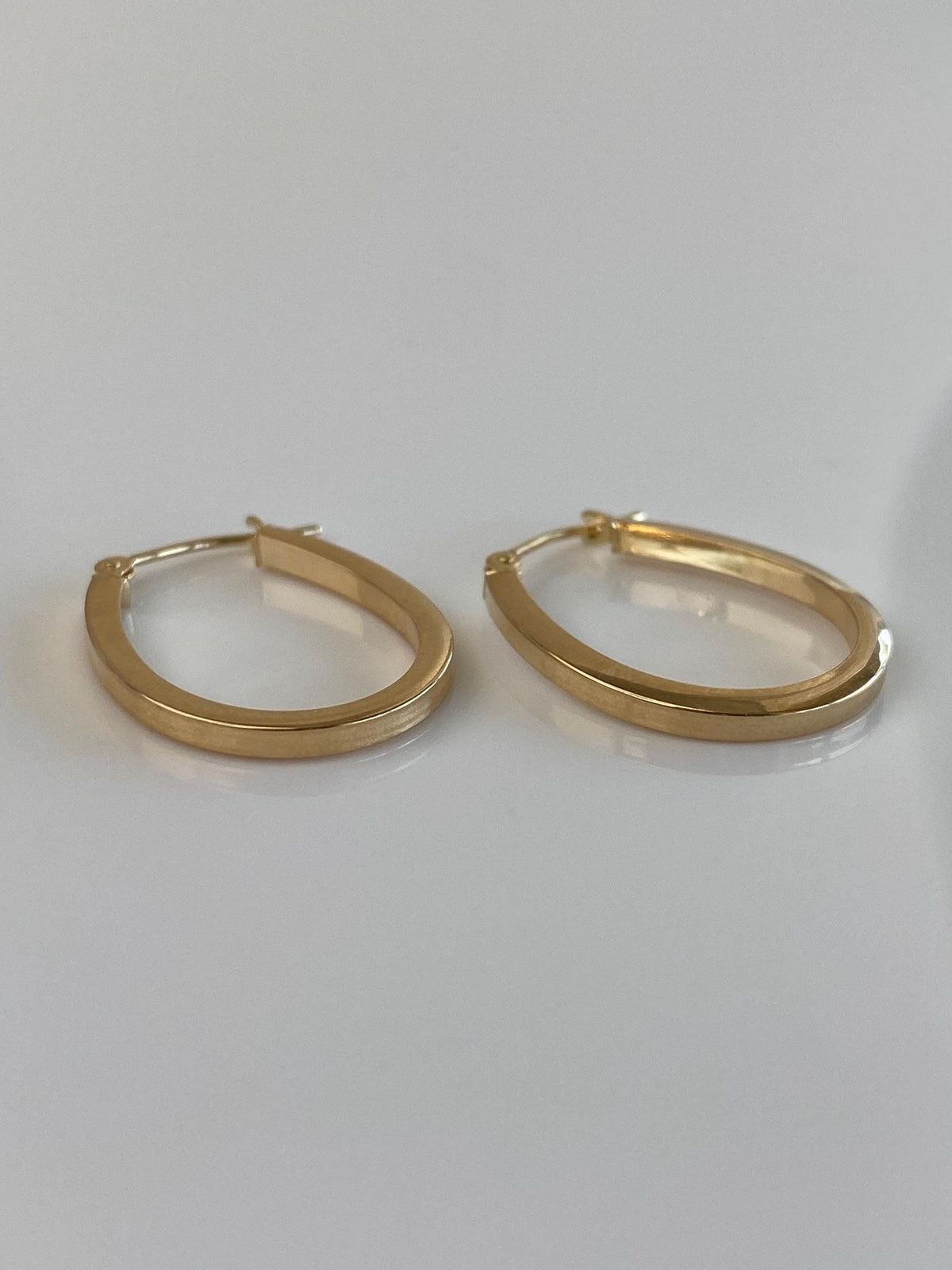 Vintage 14k Yellow Gold Straight Edge Oval Hoop Earrings