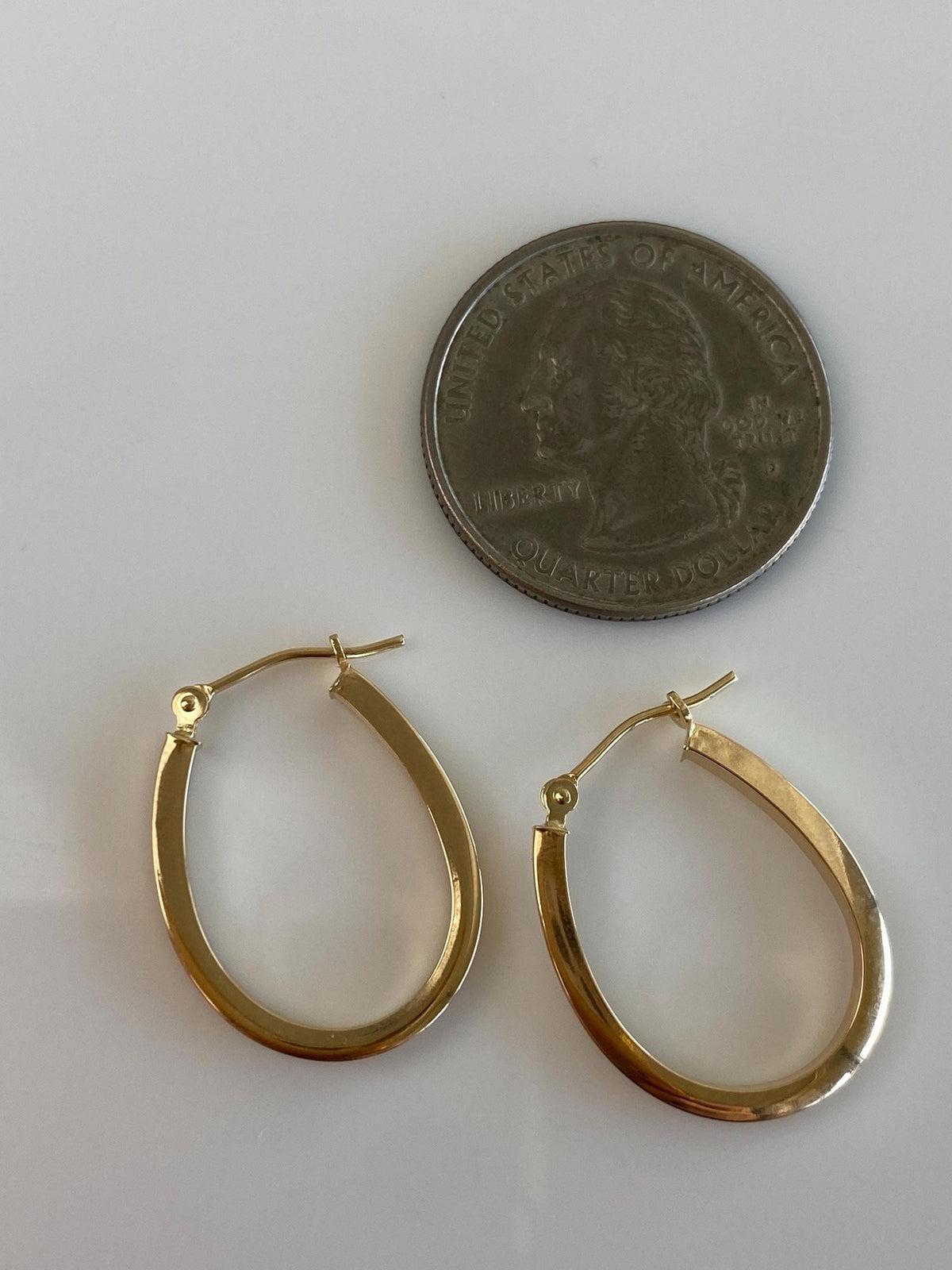 Vintage 14k Yellow Gold Straight Edge Oval Hoop Earrings