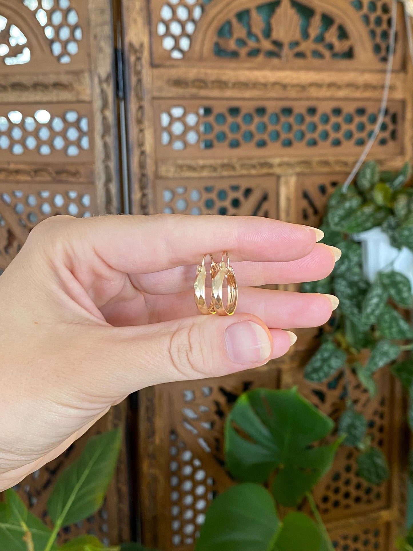 Vintage Solid 14k Yellow Gold Faceted Hoop Earrings