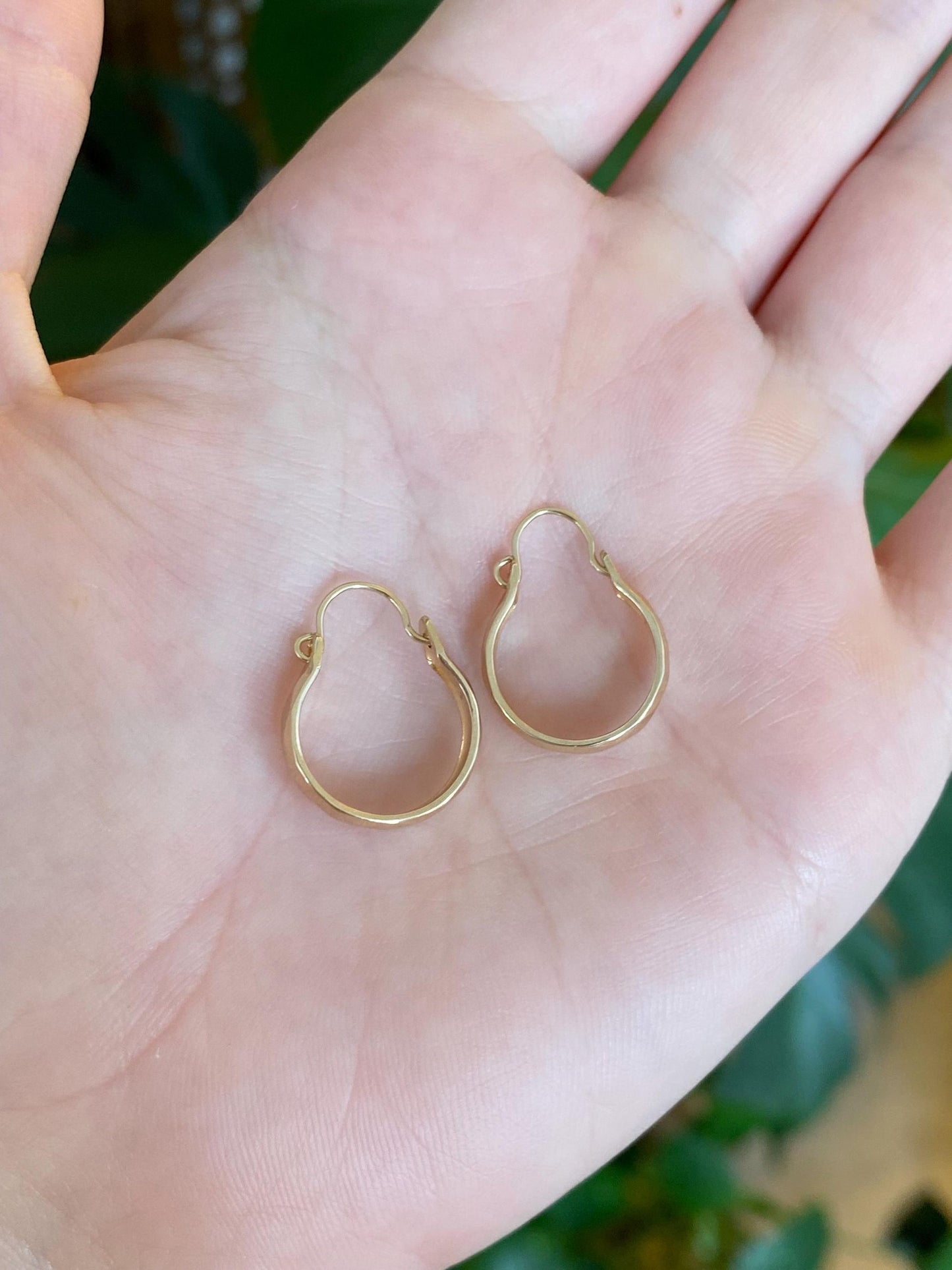 Vintage Solid 14k Yellow Gold Faceted Hoop Earrings