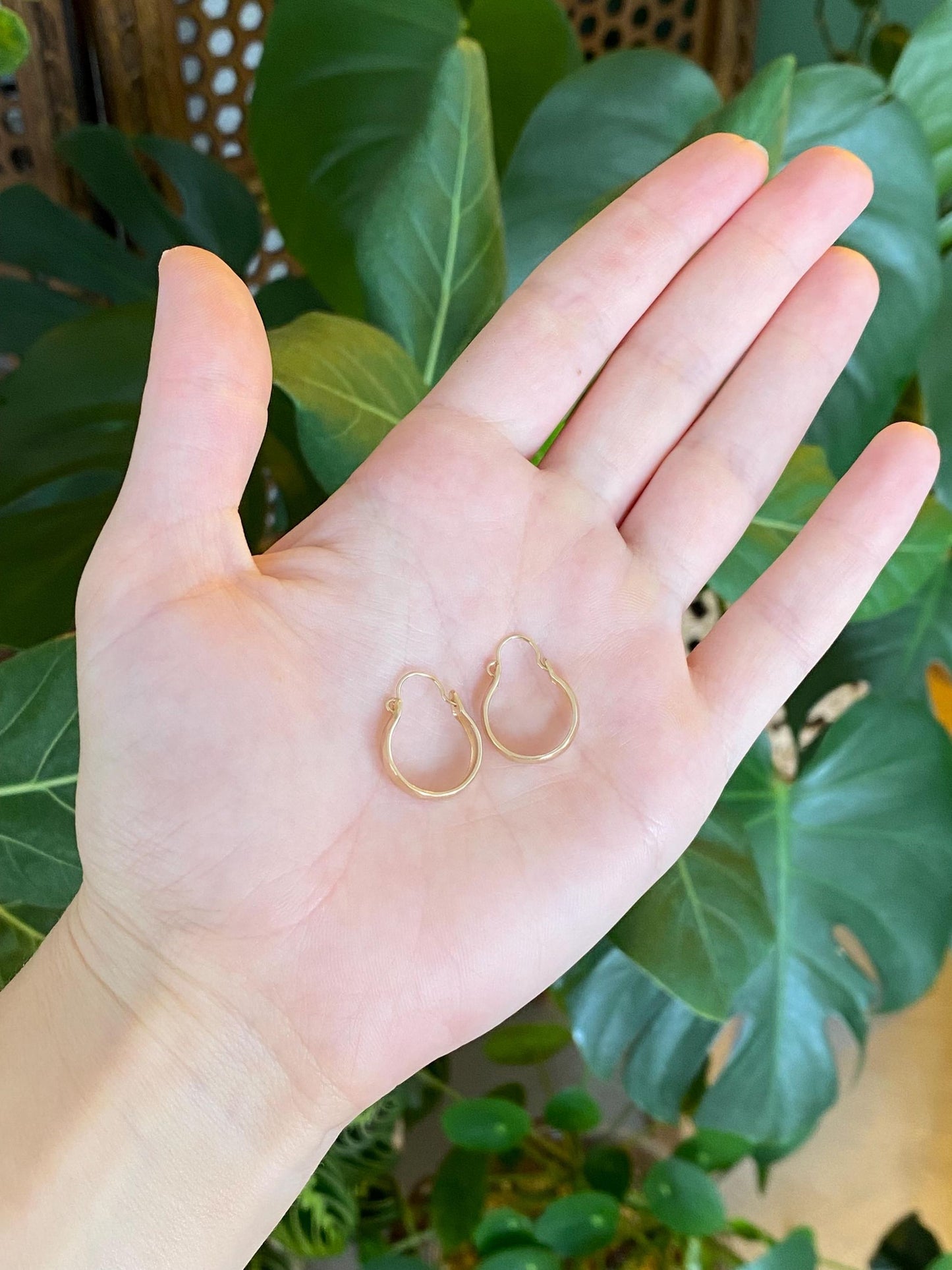 Vintage Solid 14k Yellow Gold Faceted Hoop Earrings