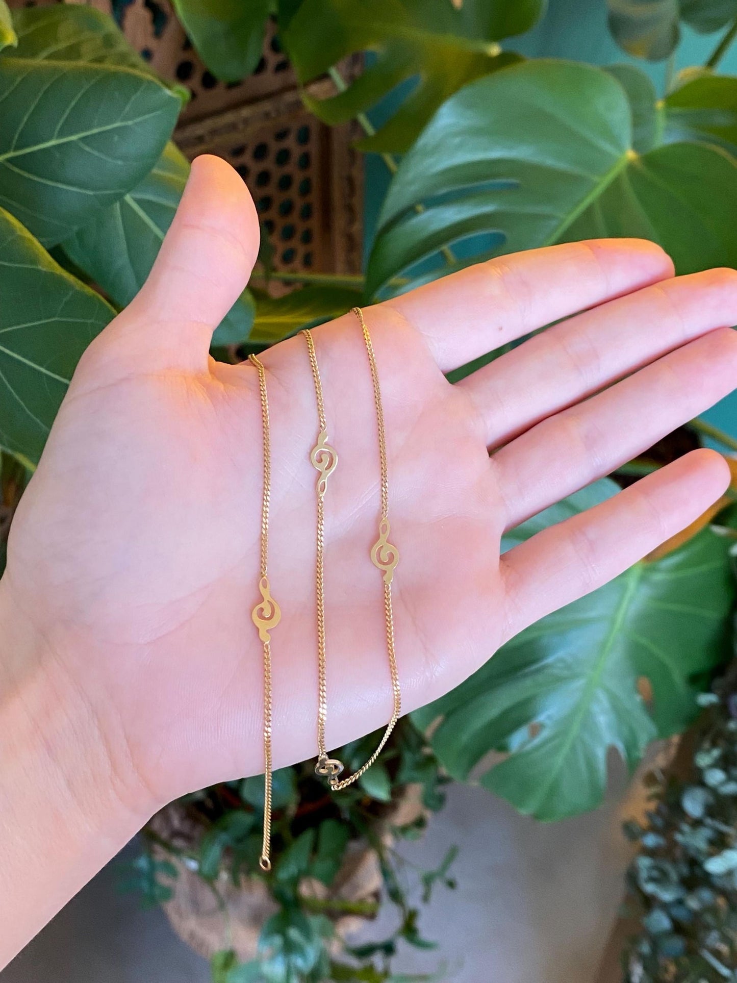 Vintage Solid 18k Yellow Gold Music Symbol Curb Chain Necklace - 16.25 inches