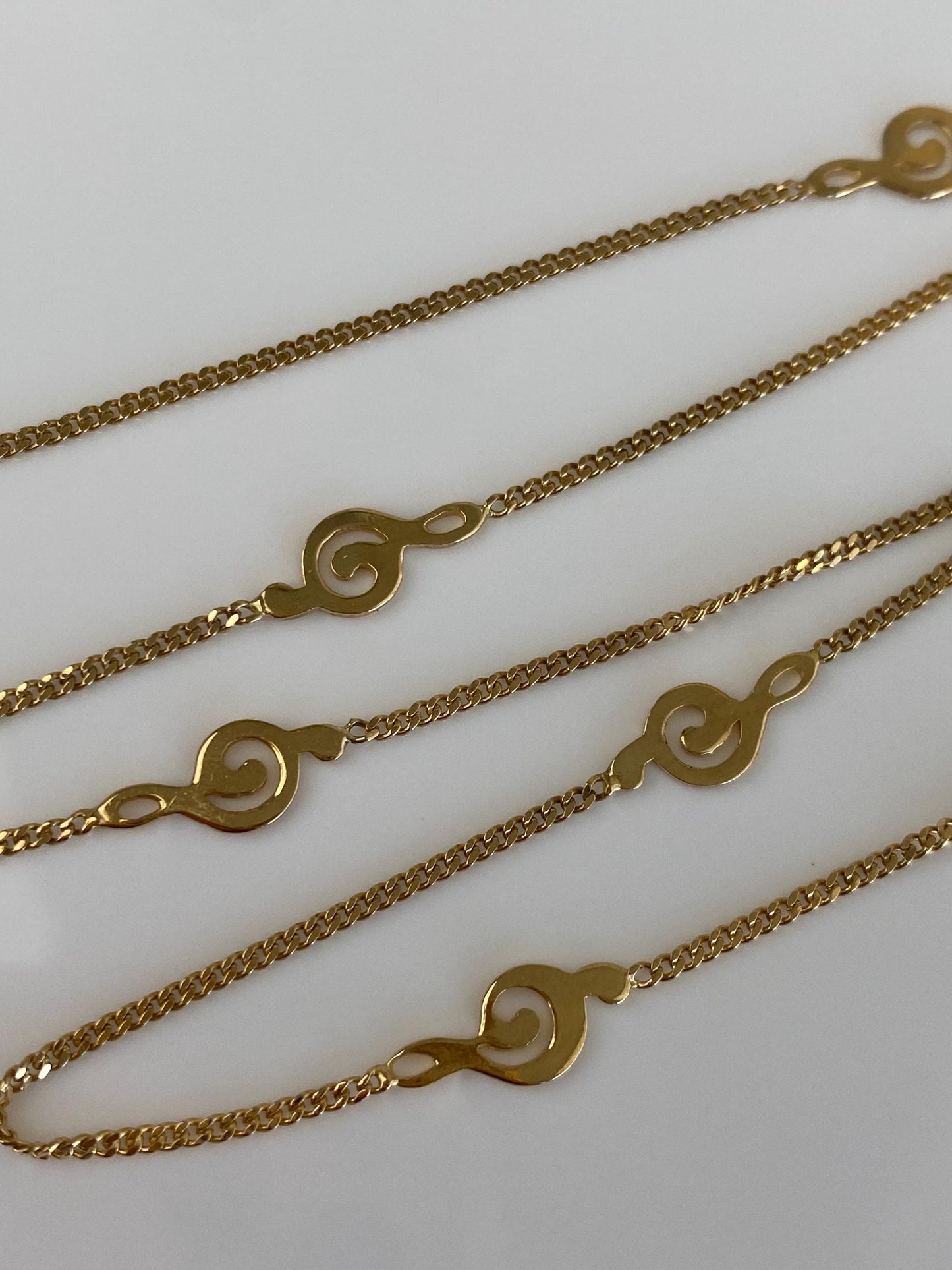 Vintage Solid 18k Yellow Gold Music Symbol Curb Chain Necklace - 16.25 inches