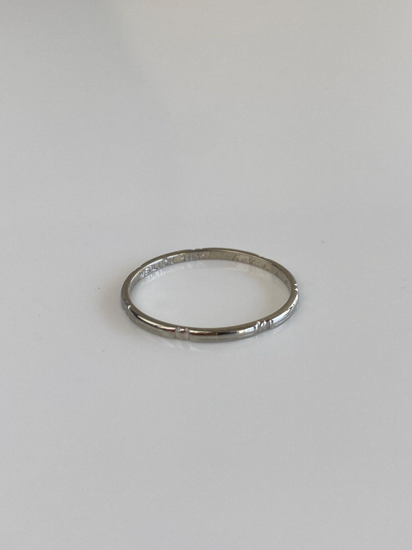 Vintage Solid 14k White Gold Designed Ring Band - Size 5.75