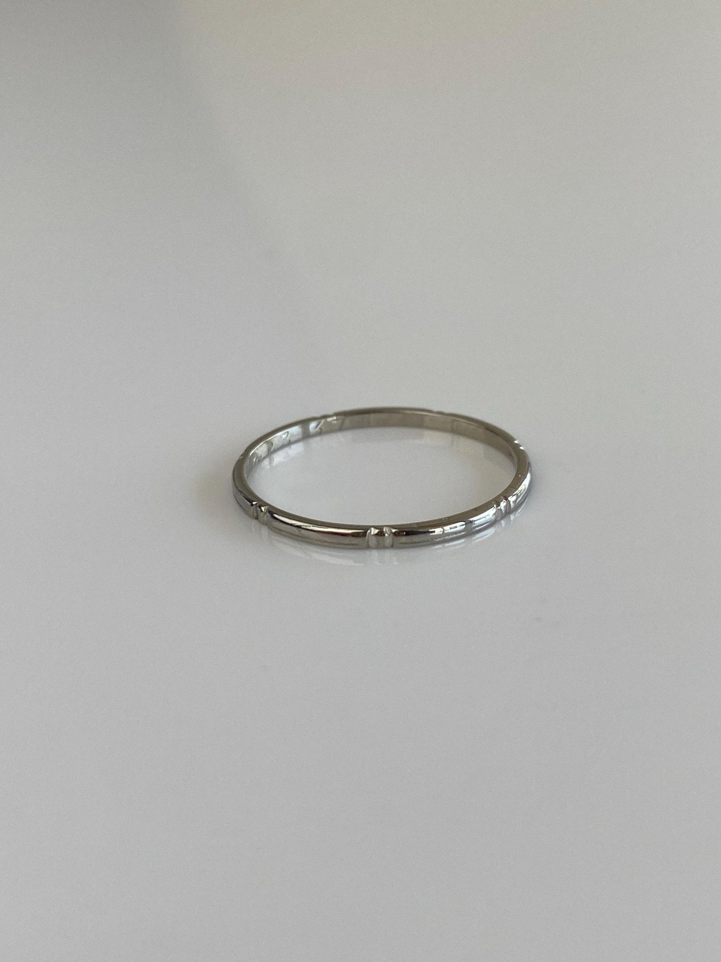 Vintage Solid 14k White Gold Designed Ring Band - Size 5.75