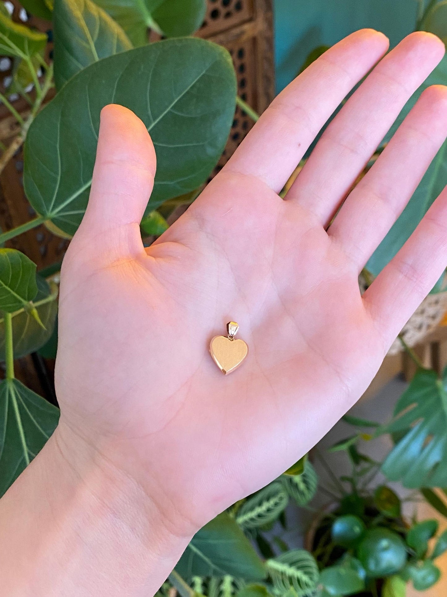 Vintage Solid 18k Yellow Gold Heart Locket Charm